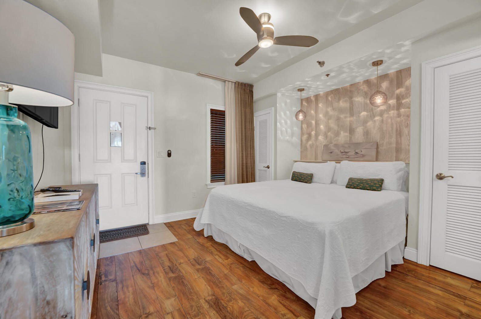 114 Carillon Market St #unit 202, Panama City, FL 32413