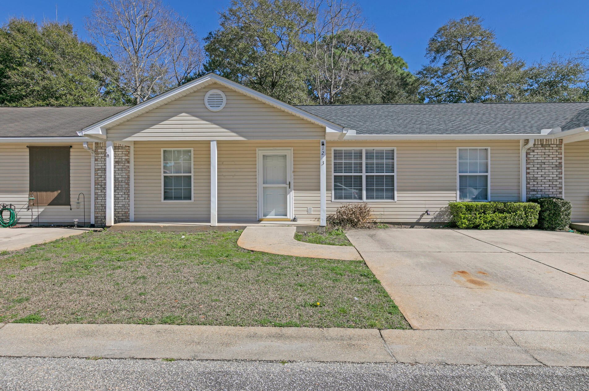 1223 Brentom Ct, Fort Walton Beach, FL 32547-5235