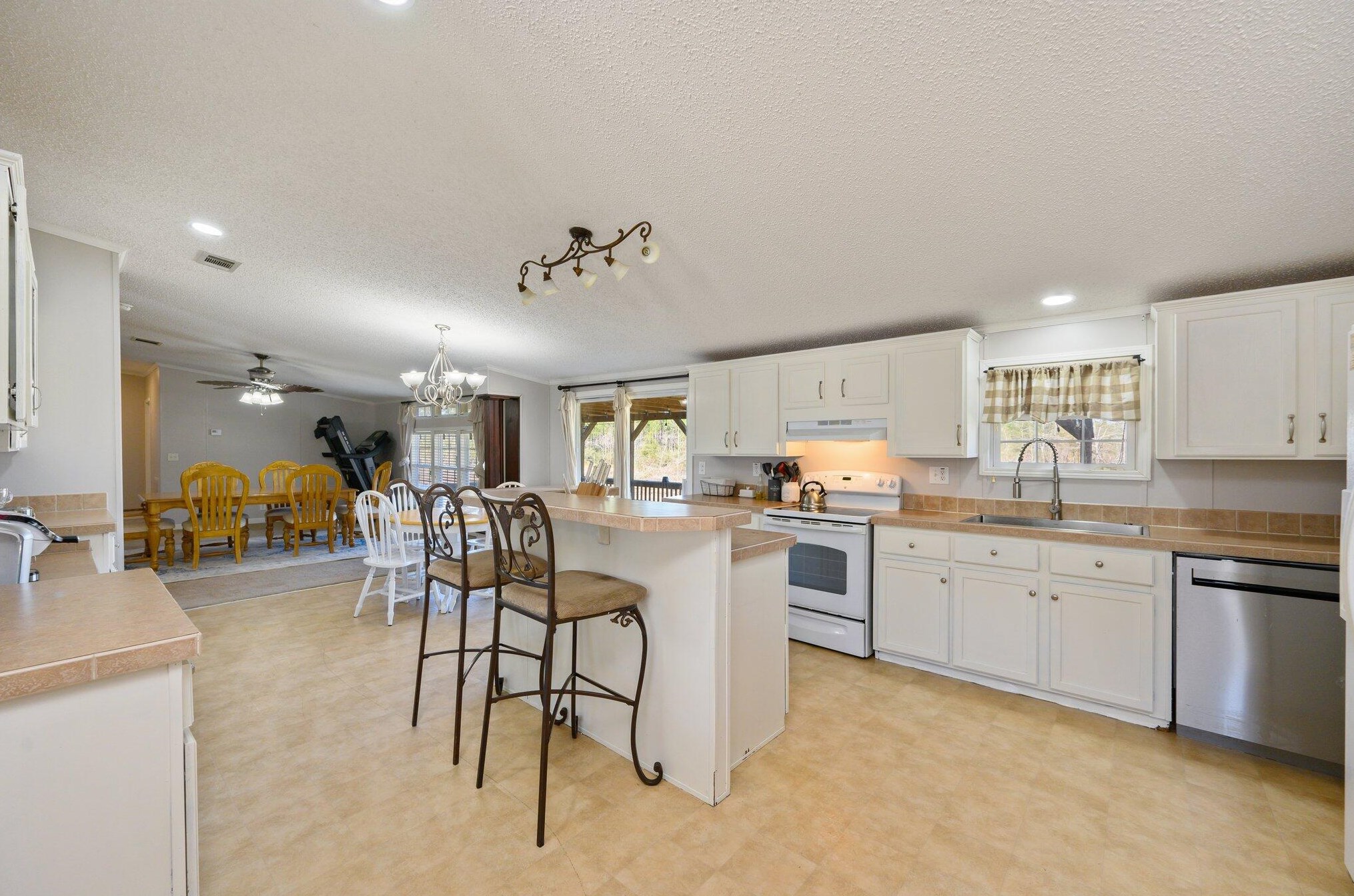 1078 Wallace Rd, Defuniak Springs, FL 32433