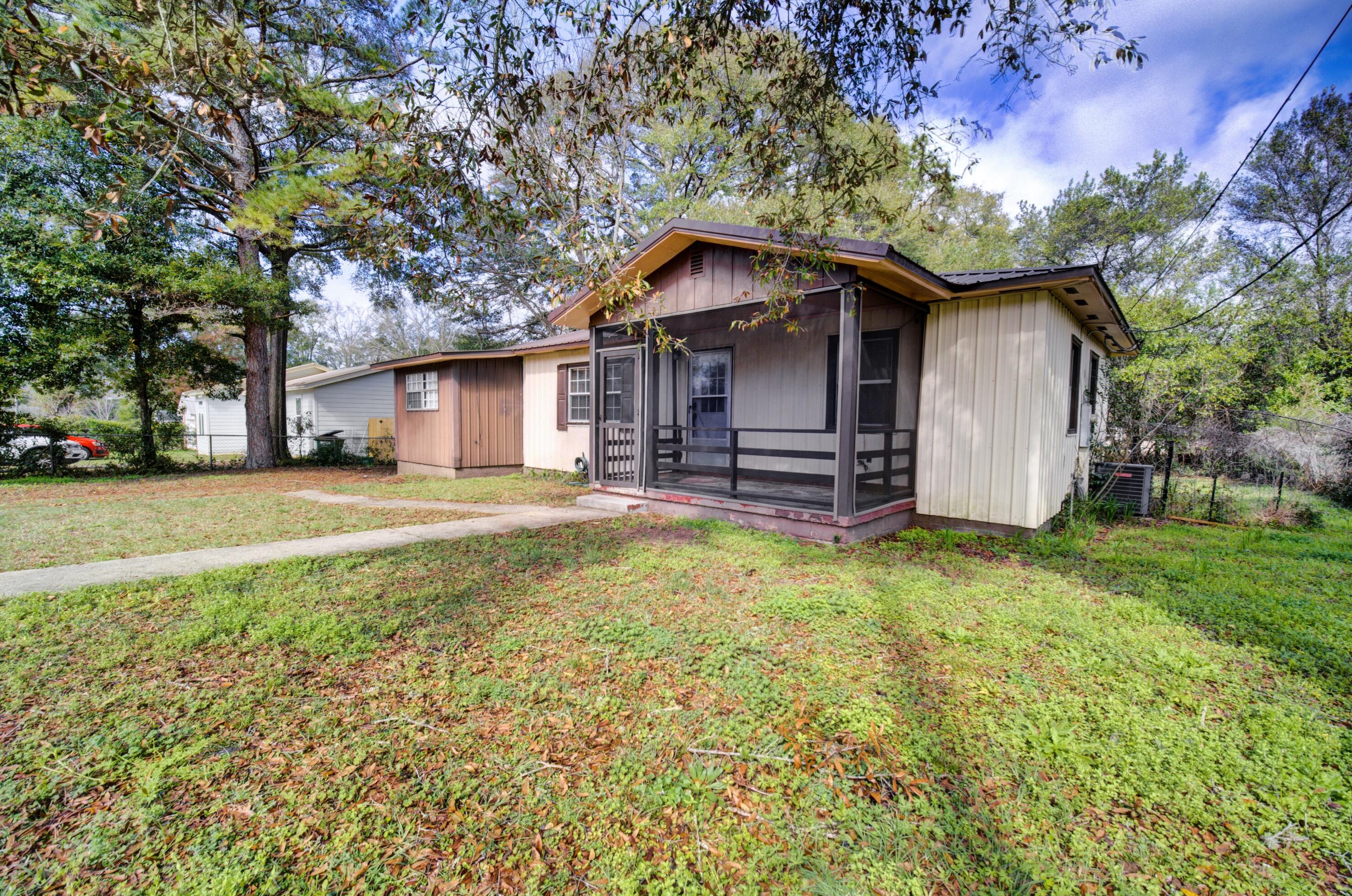151 North Ave, Crestview, FL 32536-2333
