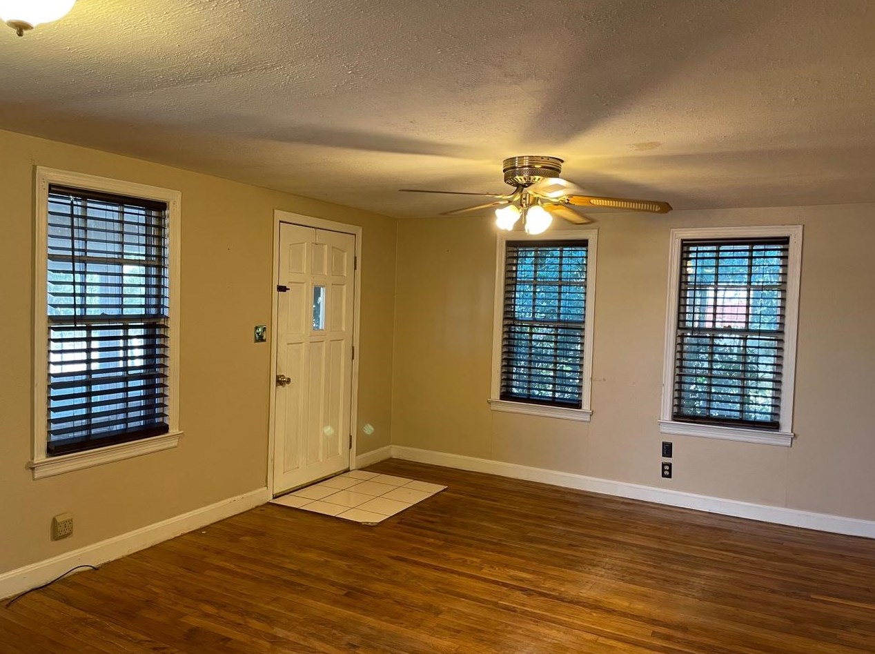 113 4th St, Niceville, FL 32578-1105