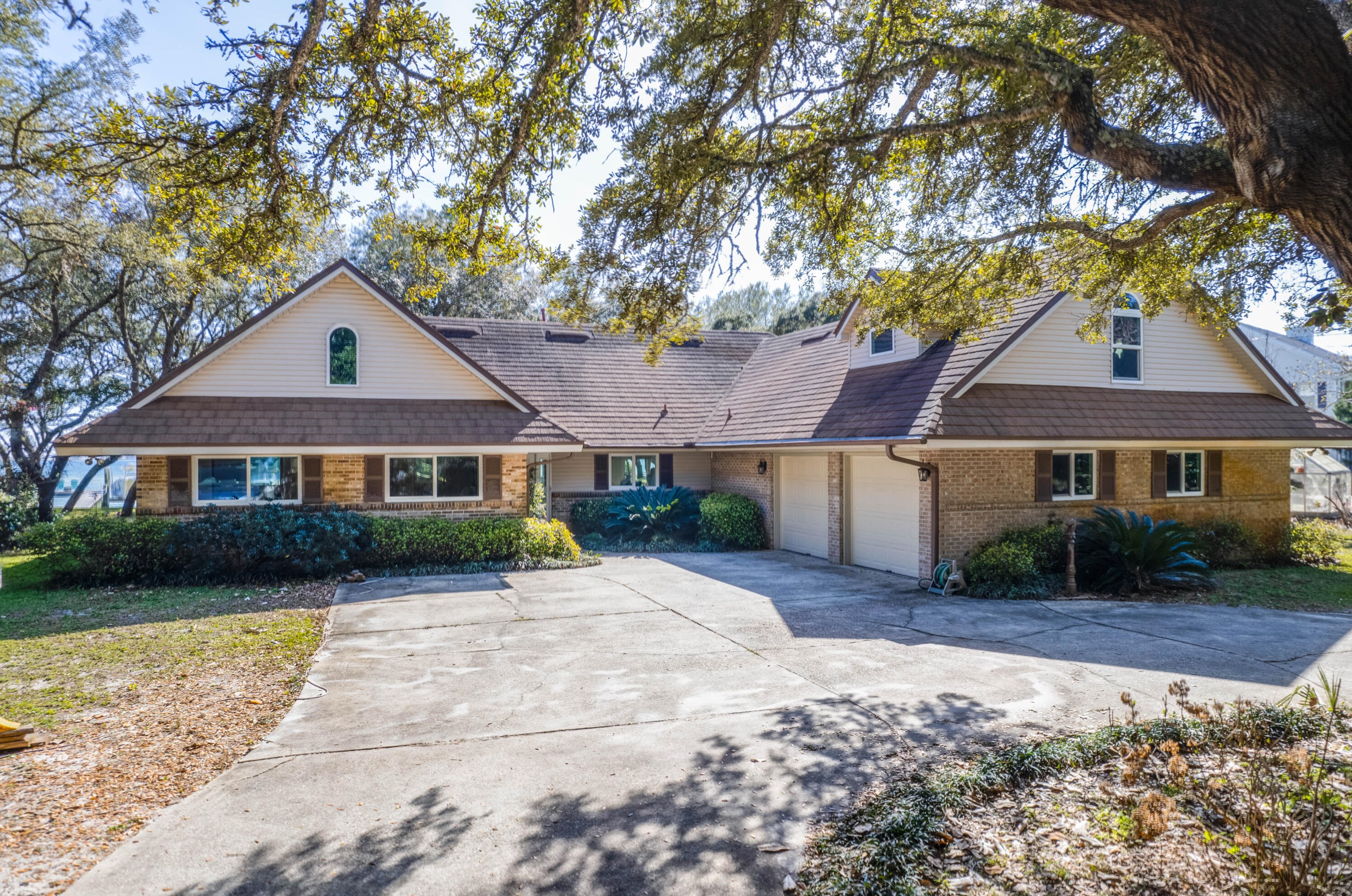 131 Wynnehaven Beach Rd, Mary Esther, FL 32569-2718