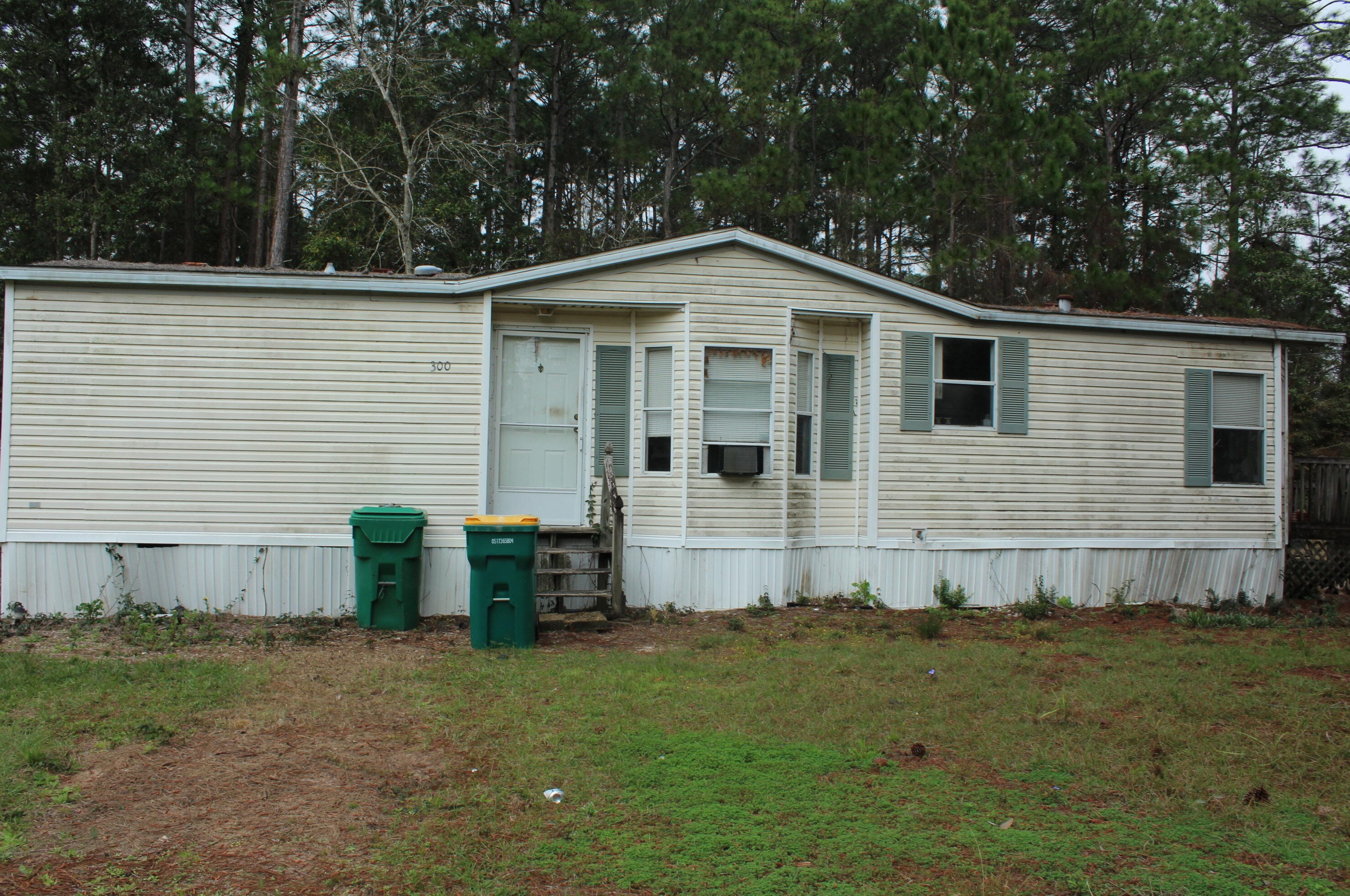 300 Ridgewood Ave, Mary Esther, FL 32569