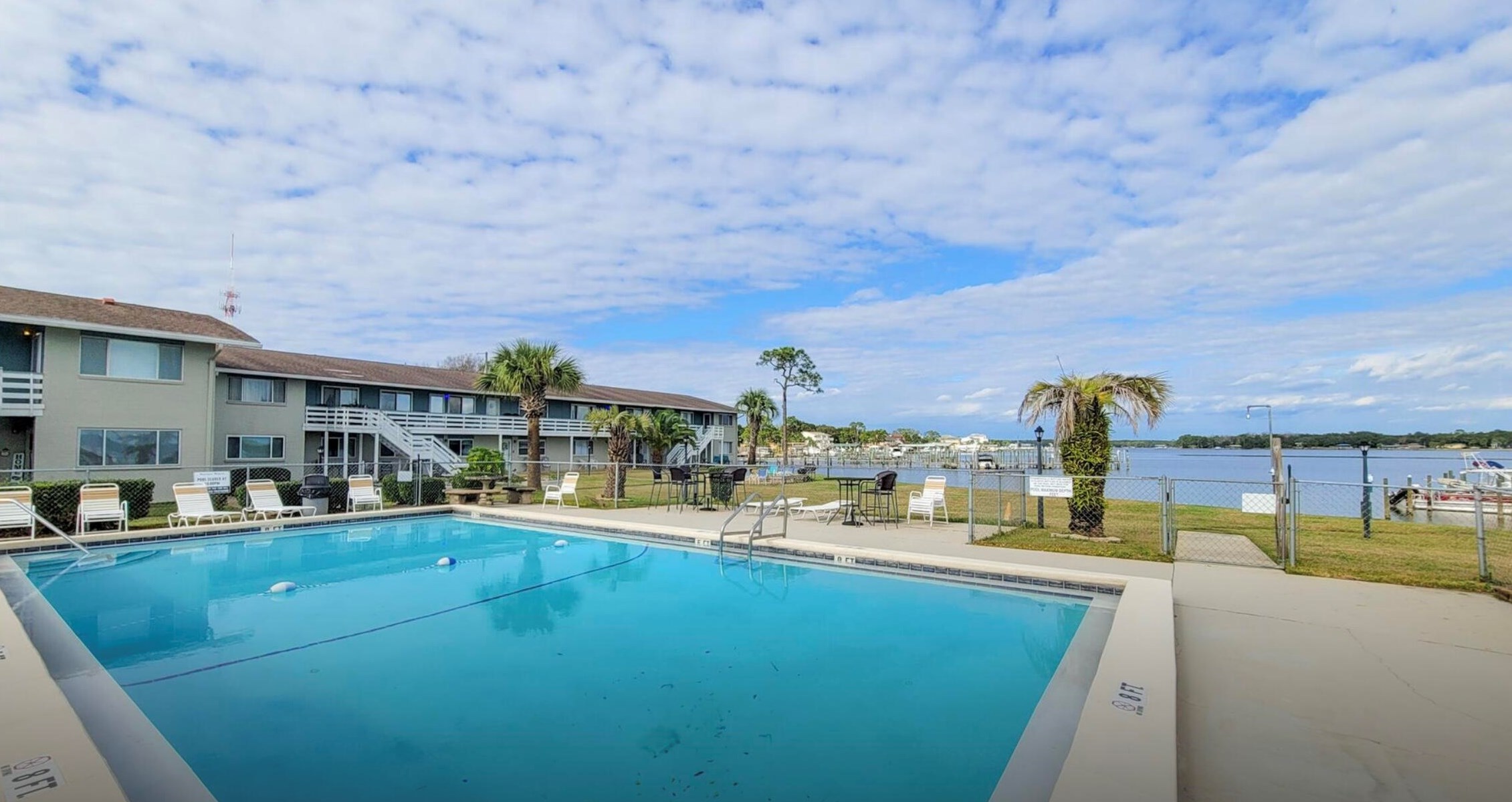 726 Eglin Pkwy, Fort Walton Beach FL  32547-2580 exterior