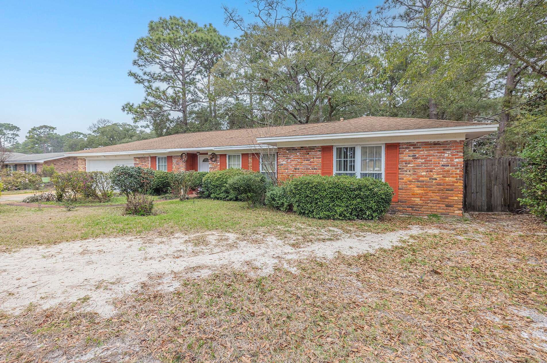 81 Country Club Rd, Shalimar, FL 32579