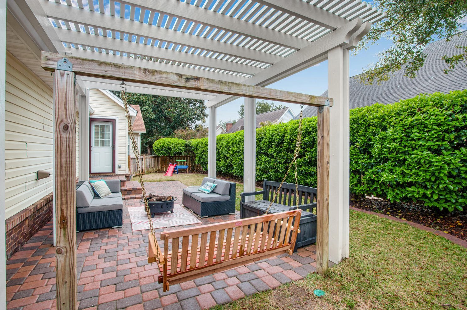 825 Fairway Lakes Dr, Niceville FL  32578-3843 exterior