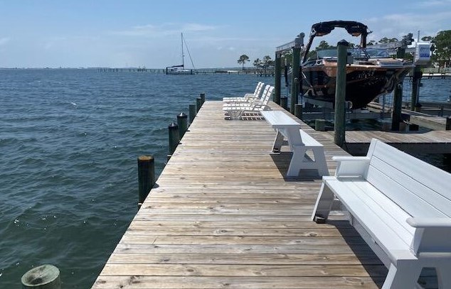 581 Radiant Cir, Mary Esther FL  32569-3424 exterior