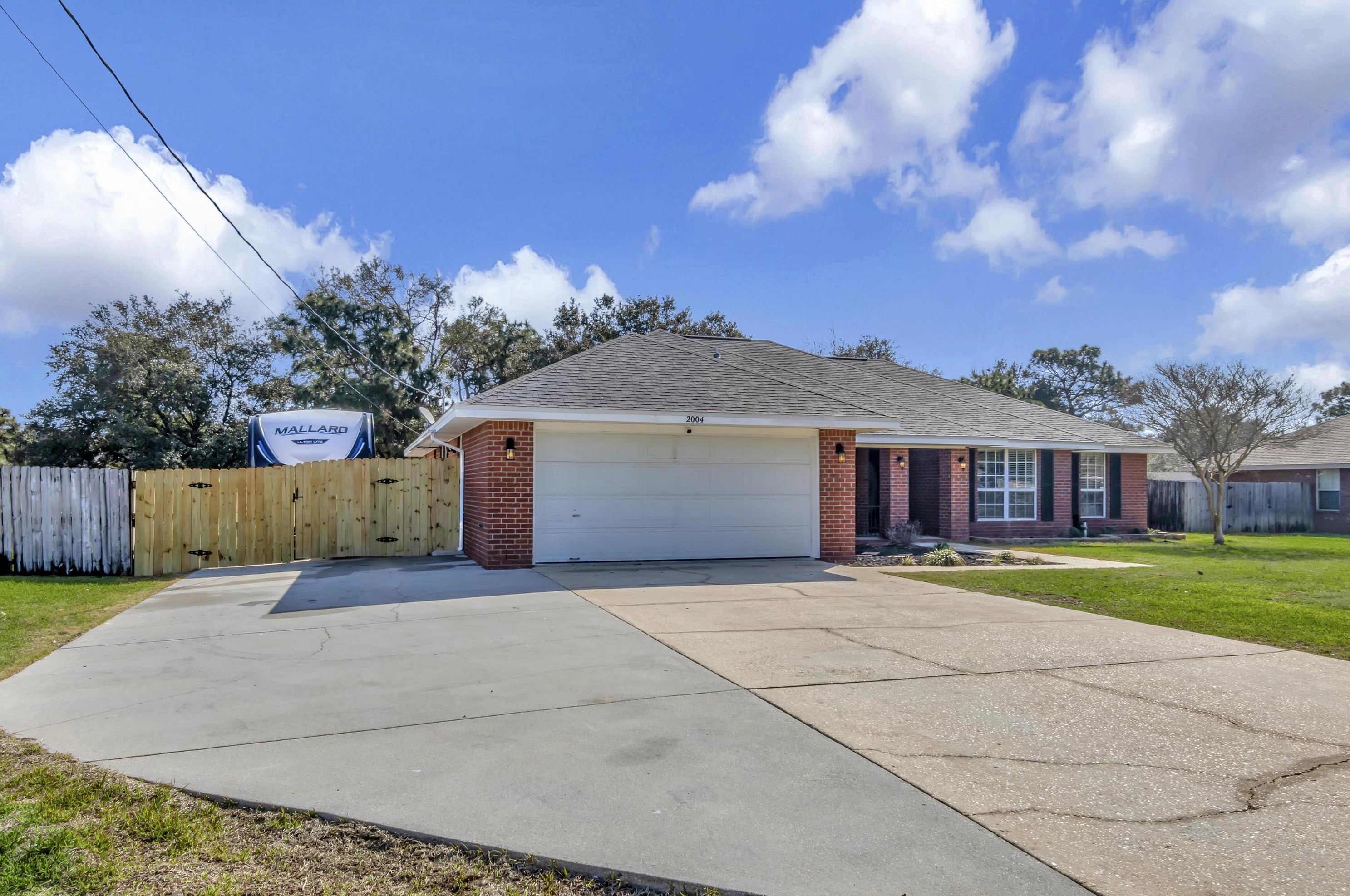 2004 Bayou Dr, Gulf Breeze, FL 32566-7636
