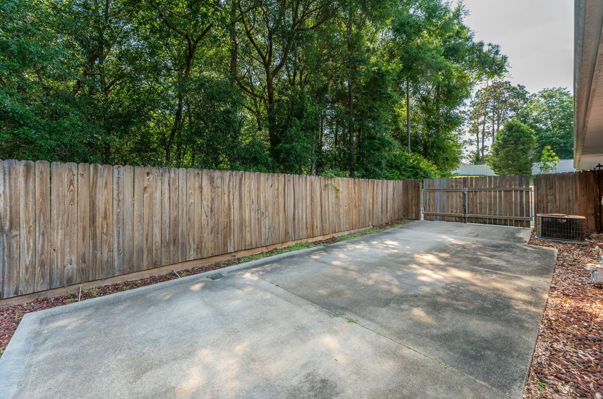 2620 Paddock Cir, Crestview FL  32536-4360 exterior