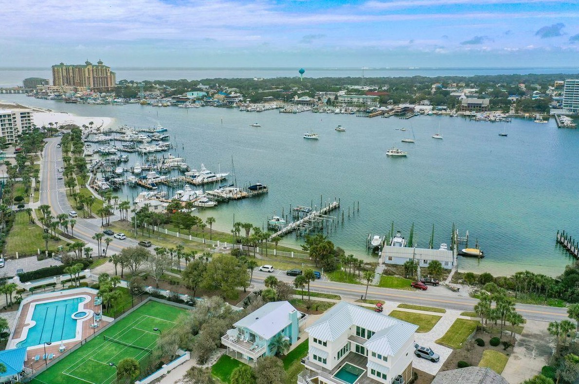 320 Gulf Shore Dr, Destin FL  32541-3090 exterior