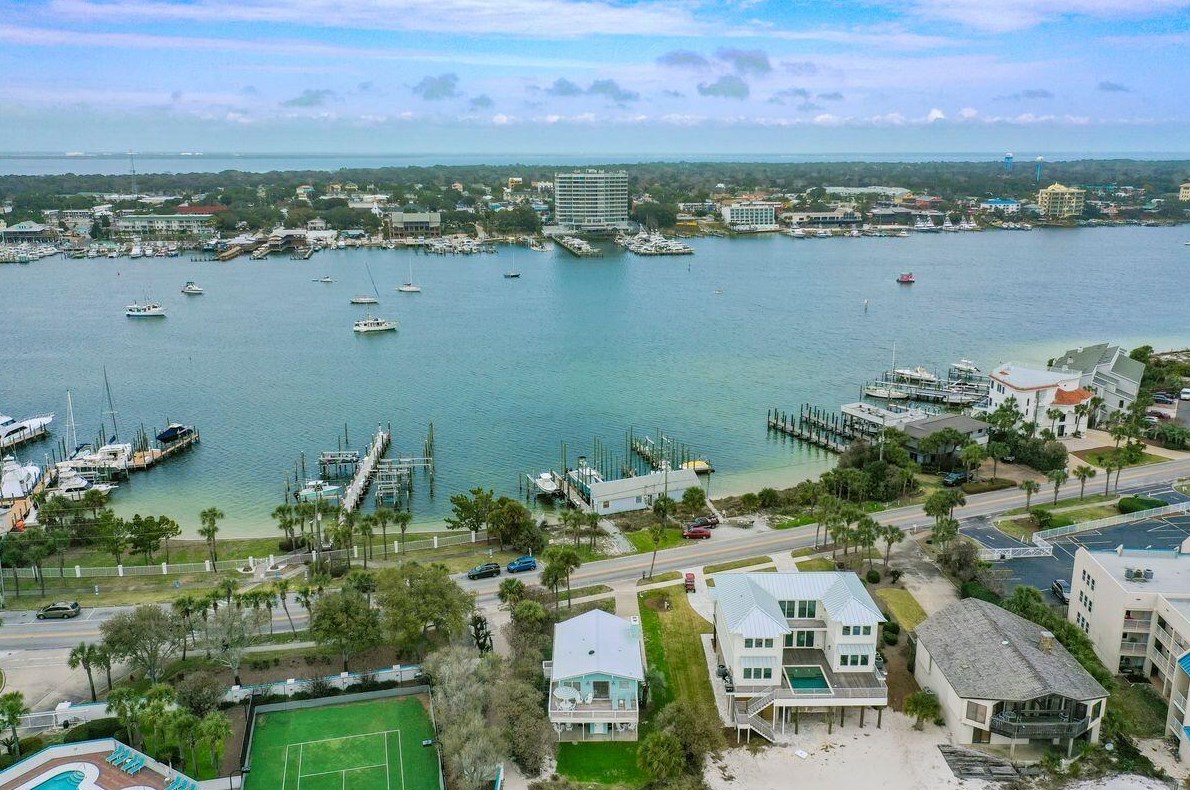 320 Gulf Shore Dr, Destin FL  32541-3090 exterior