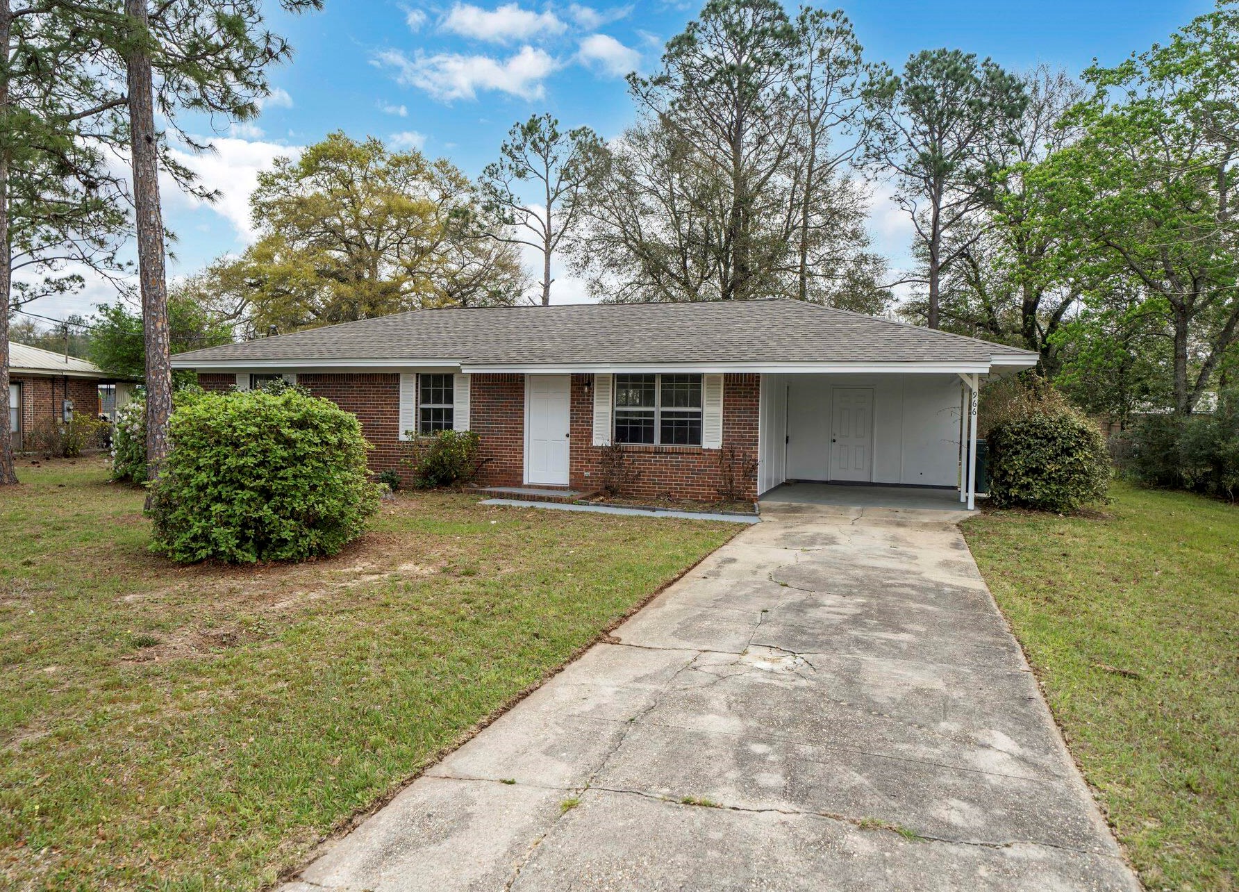 966 Lakeview Dr, Defuniak Springs, FL 32433