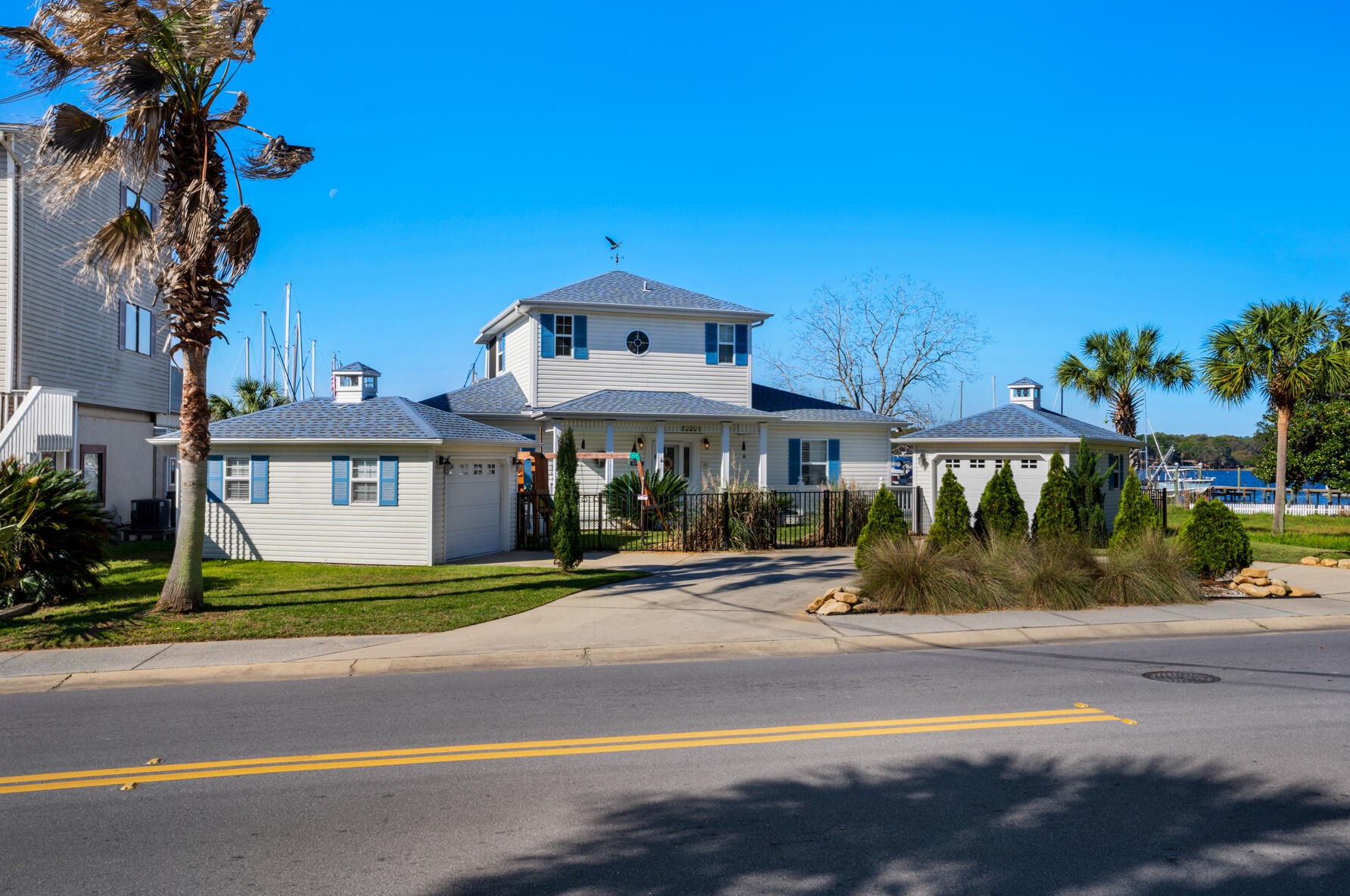 813 Bayshore Dr, Niceville, FL 32578-2548