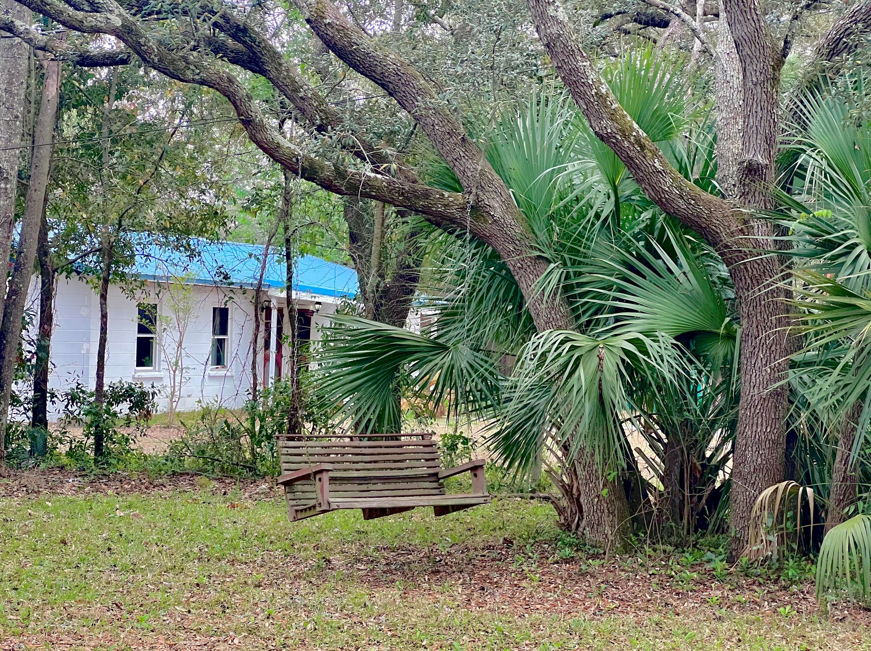 307 Woodrow St, Fort Walton Beach, FL 32547-2282