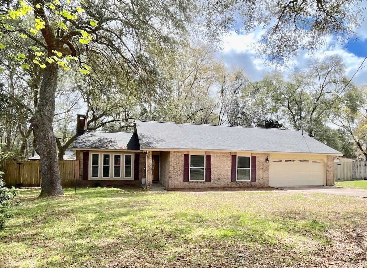 417 Baywood Dr, Niceville FL  32578-2902 exterior