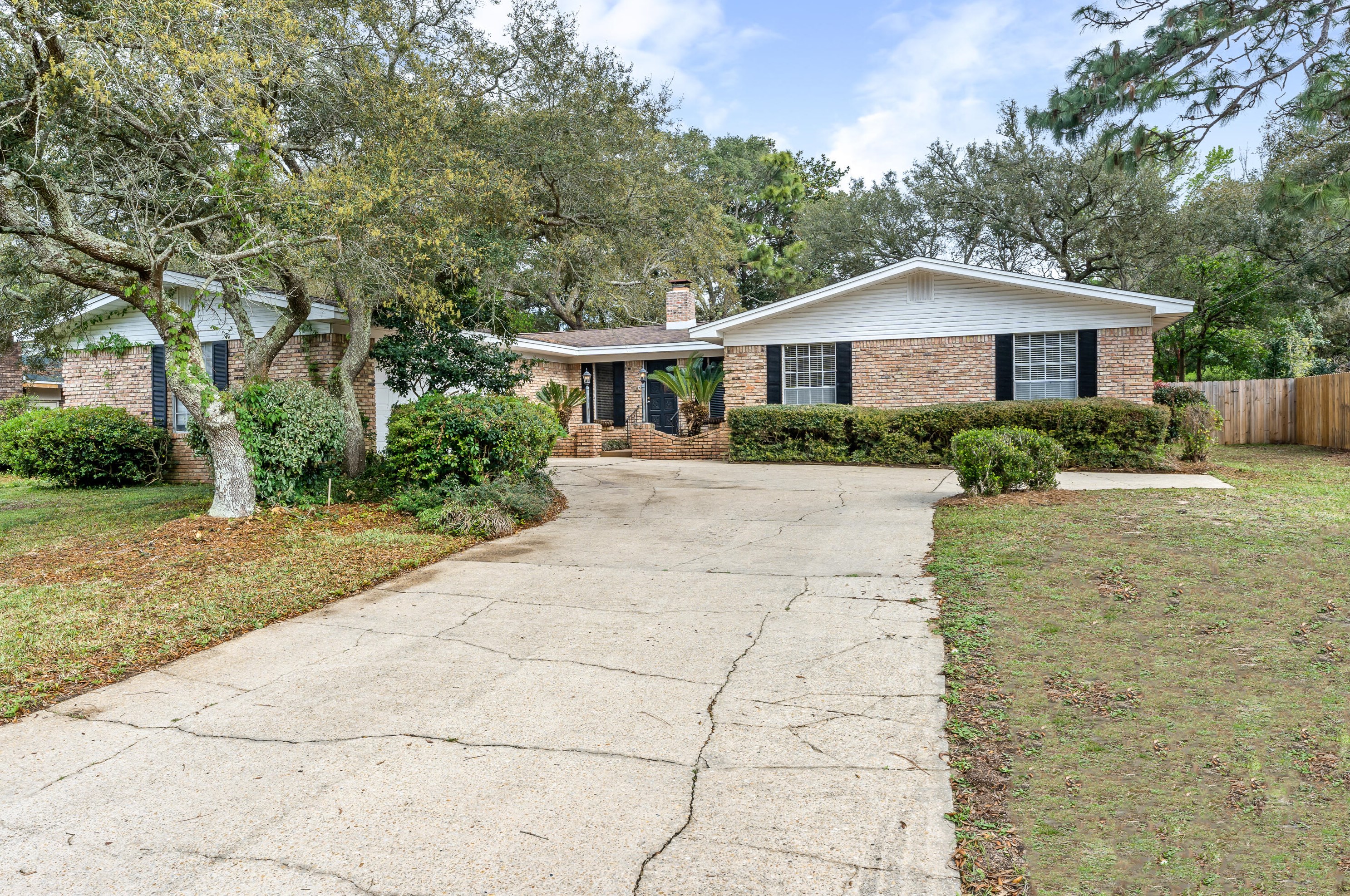 35 Hickory Ave, Shalimar, FL 32579