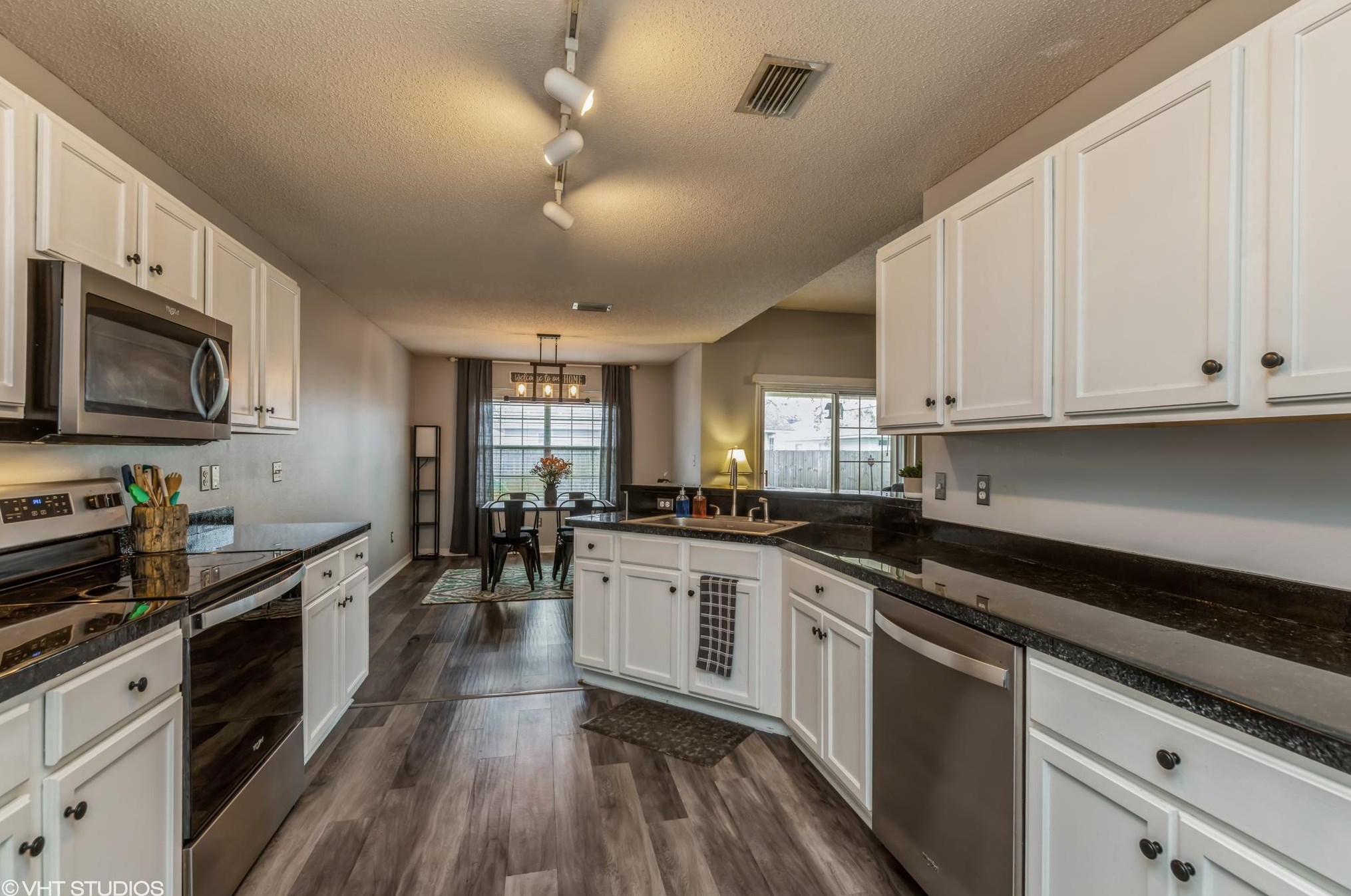 35 Kathleen Dr, Mary Esther FL  32569-2136 exterior