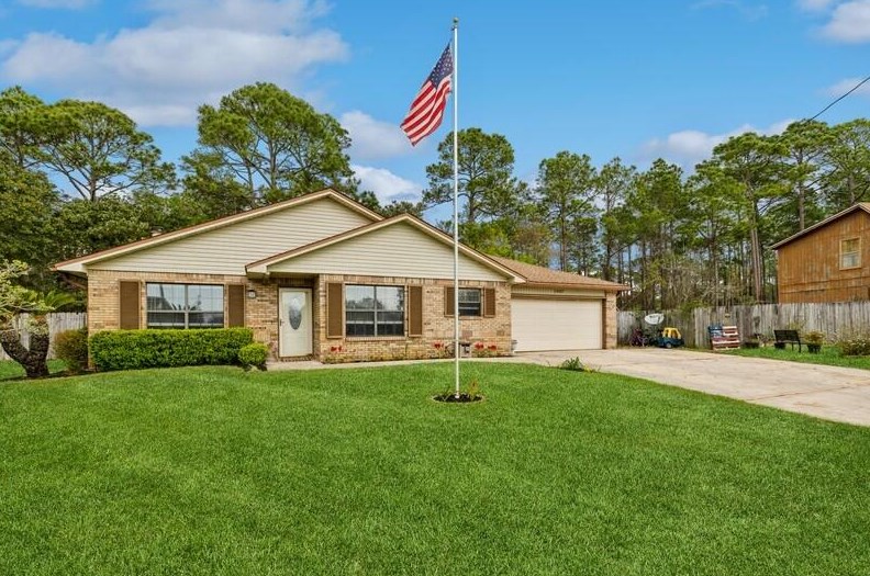 1047 Quail Hollow Dr, Mary Esther, FL 32569-3407