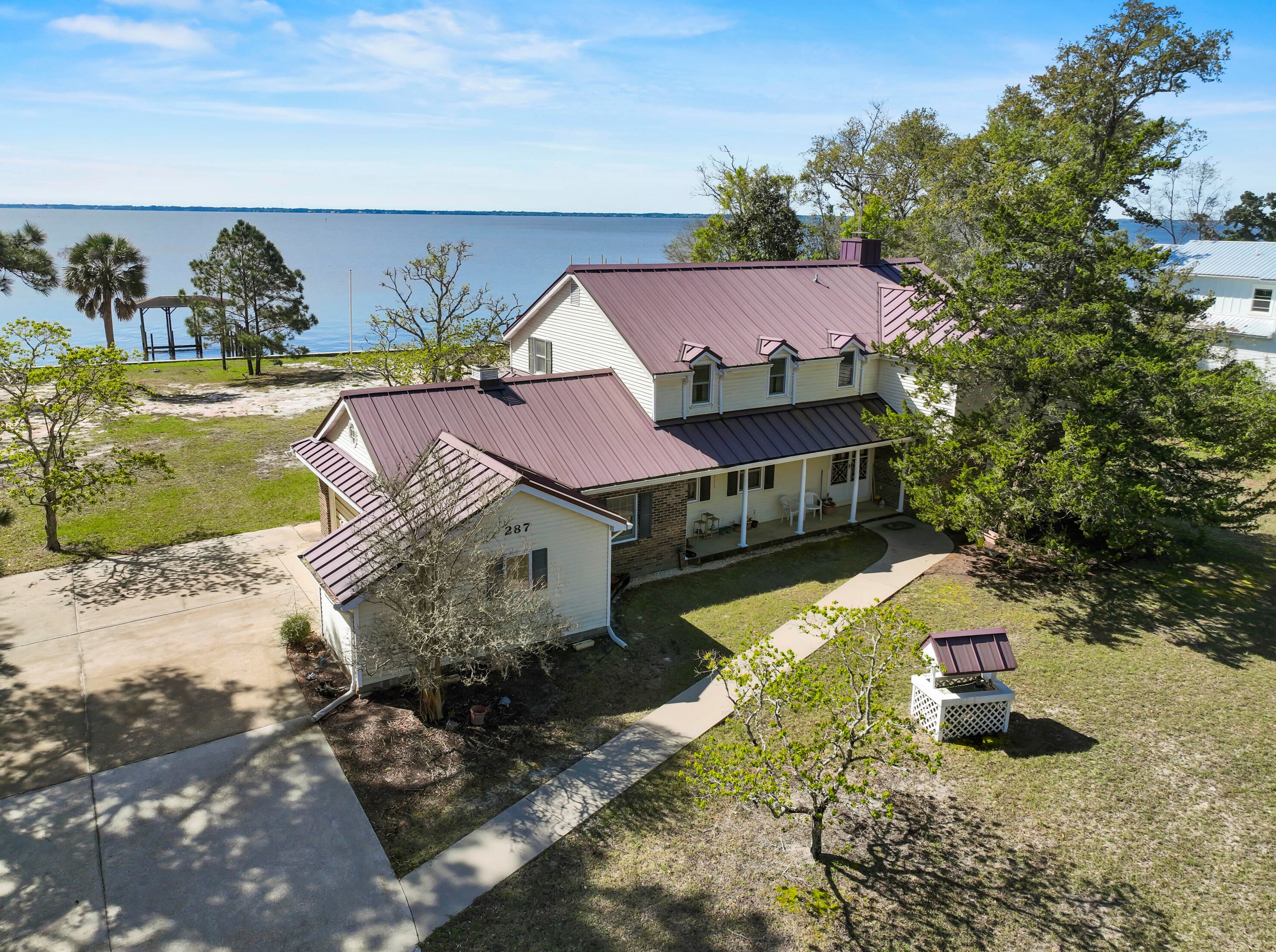 287 Red Barn Rd, Freeport, FL 32439