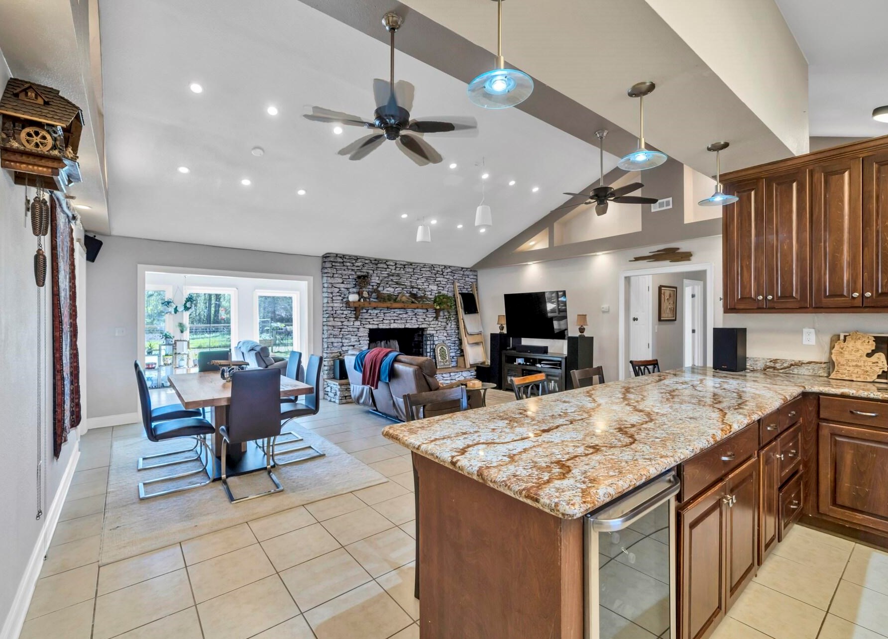 3049 Highway 98, Mary Esther FL  32569-1367 exterior