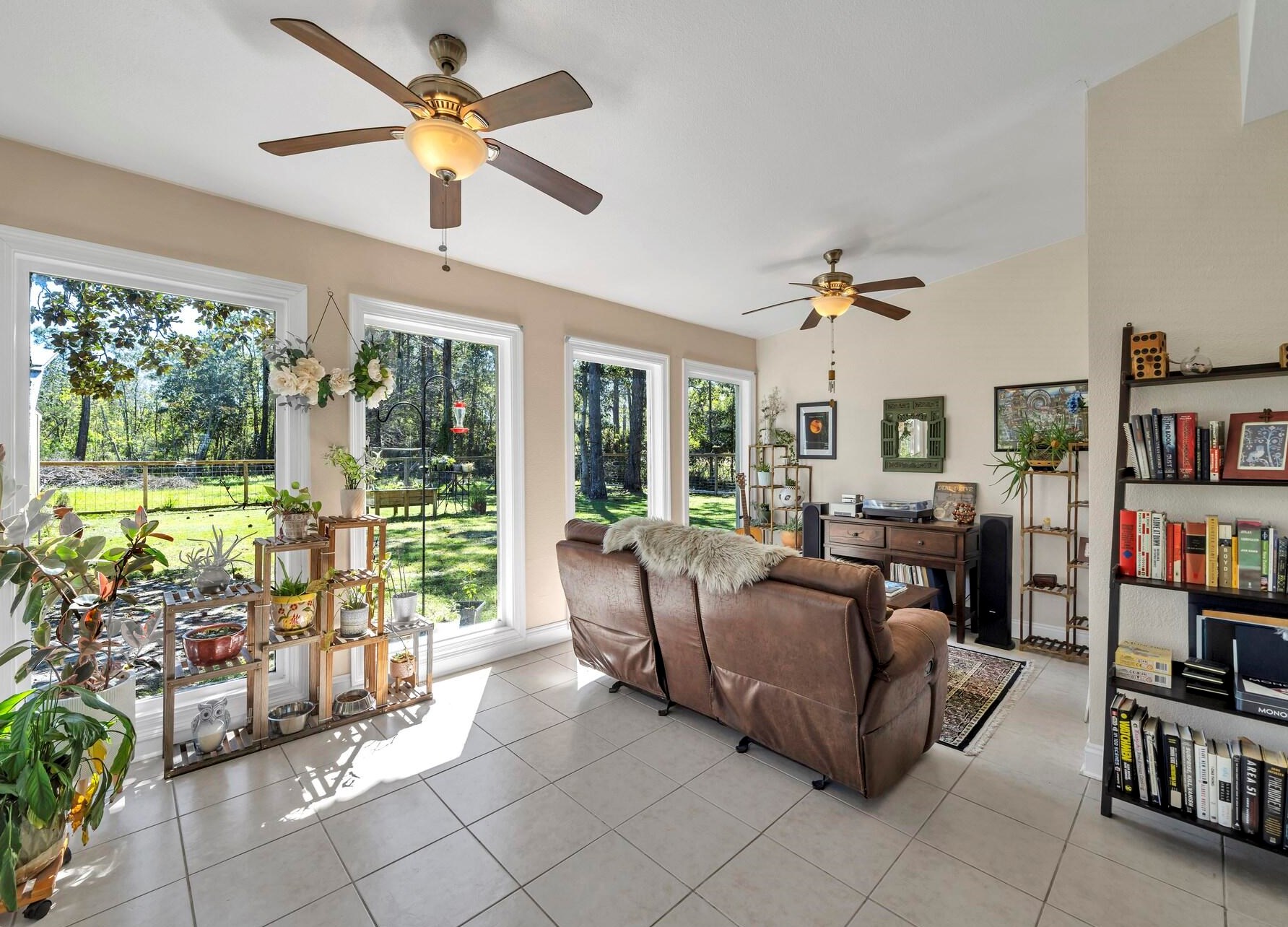 3049 Highway 98, Mary Esther FL  32569-1367 exterior