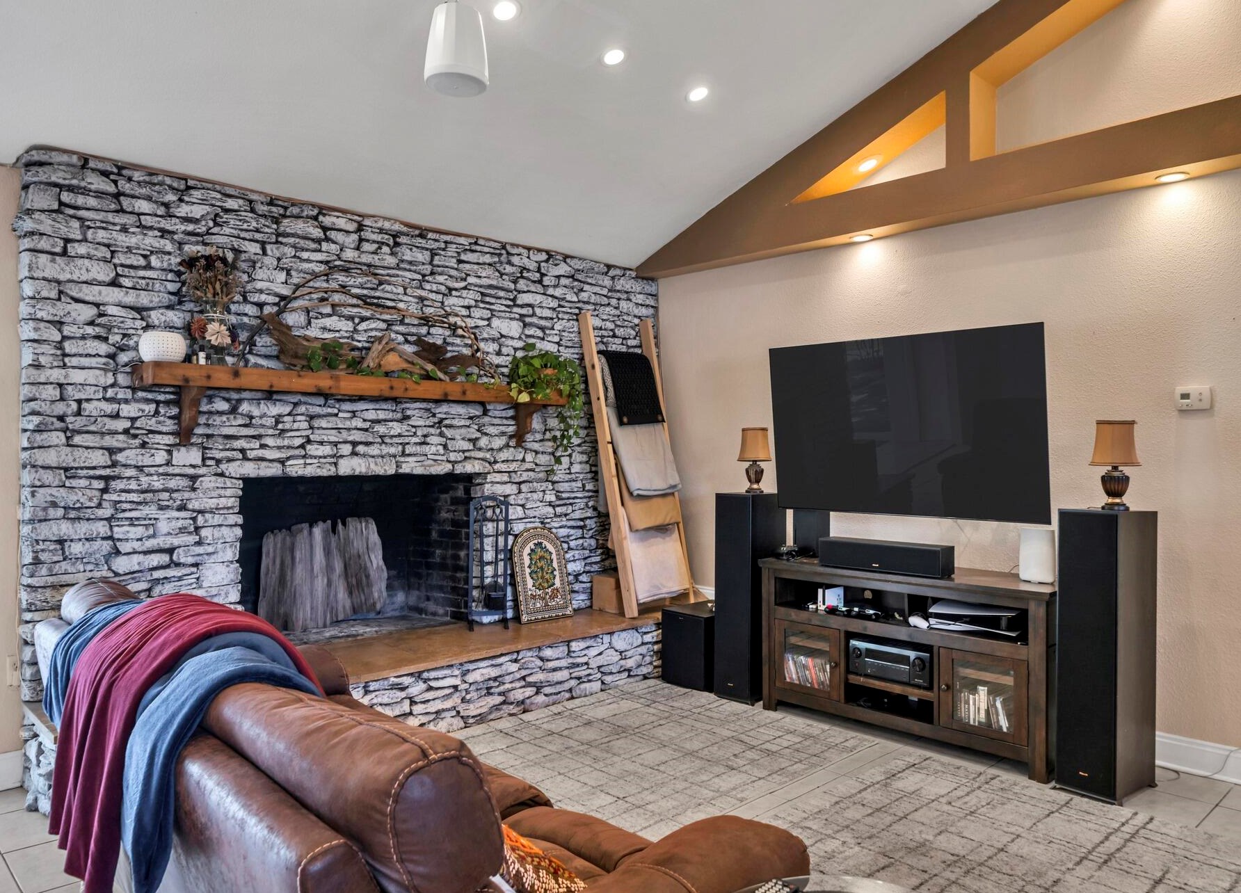 3049 Highway 98, Mary Esther FL  32569-1367 exterior