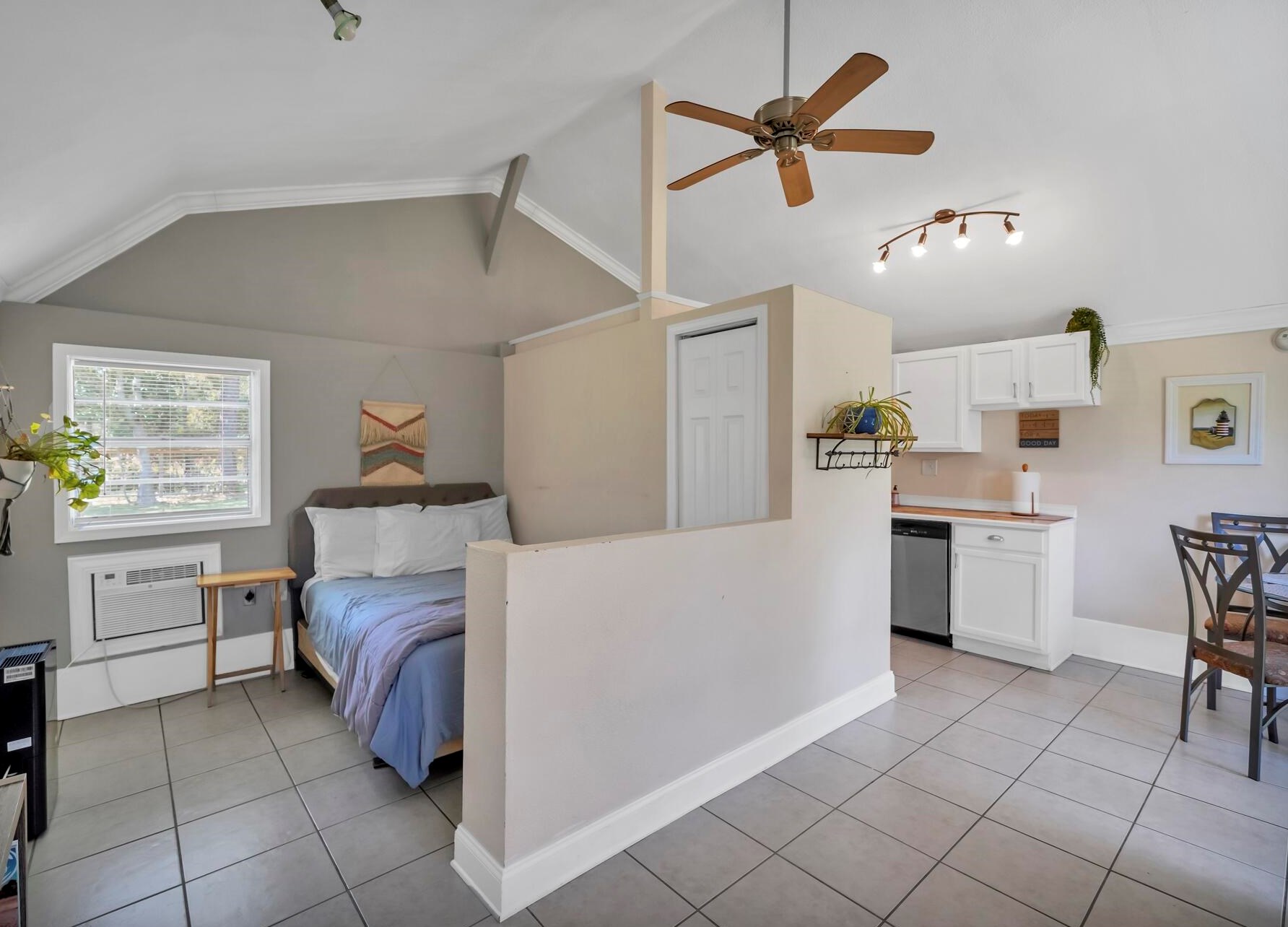 3049 Highway 98, Mary Esther FL  32569-1367 exterior