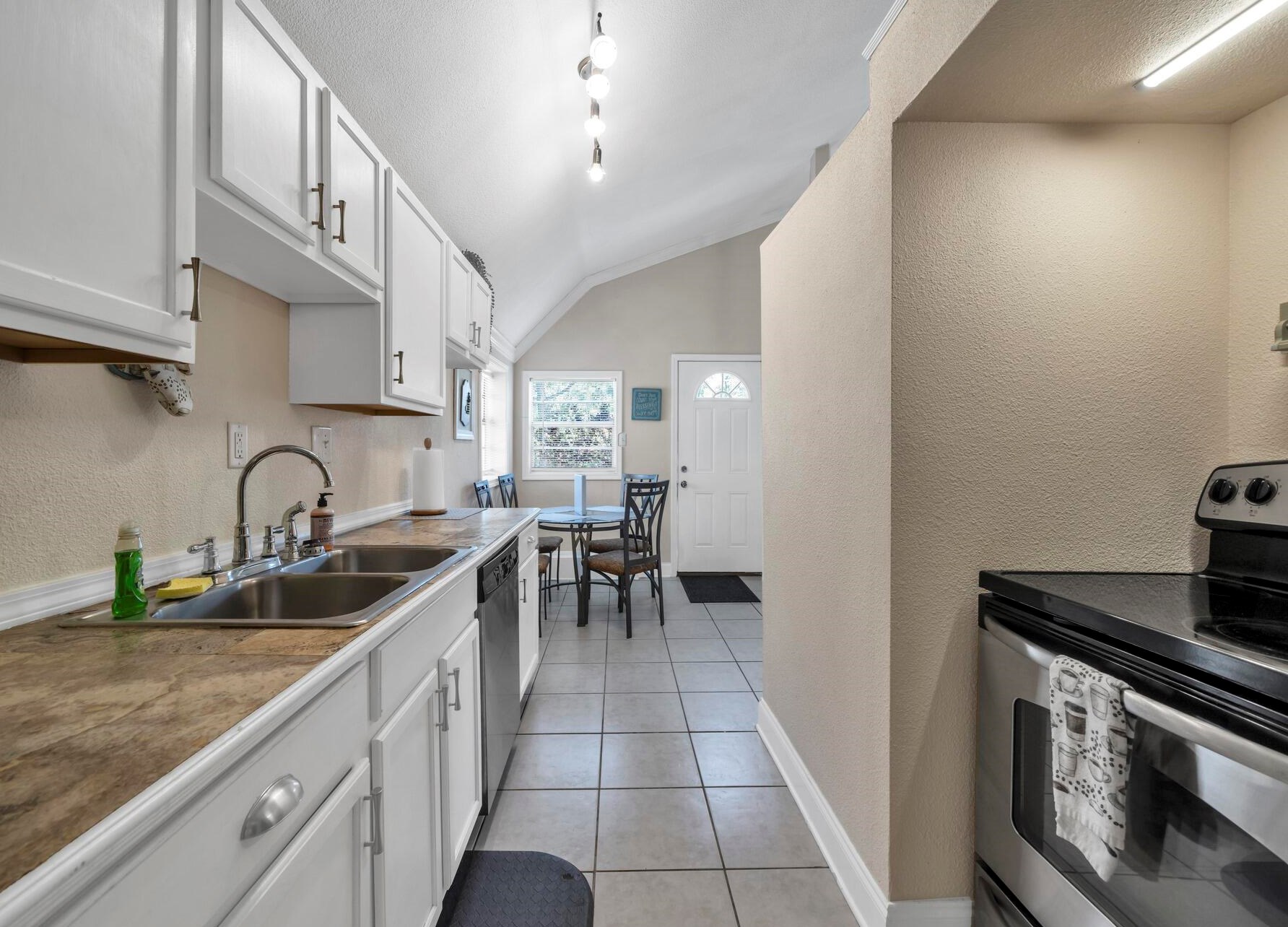 3049 Highway 98, Mary Esther FL  32569-1367 exterior