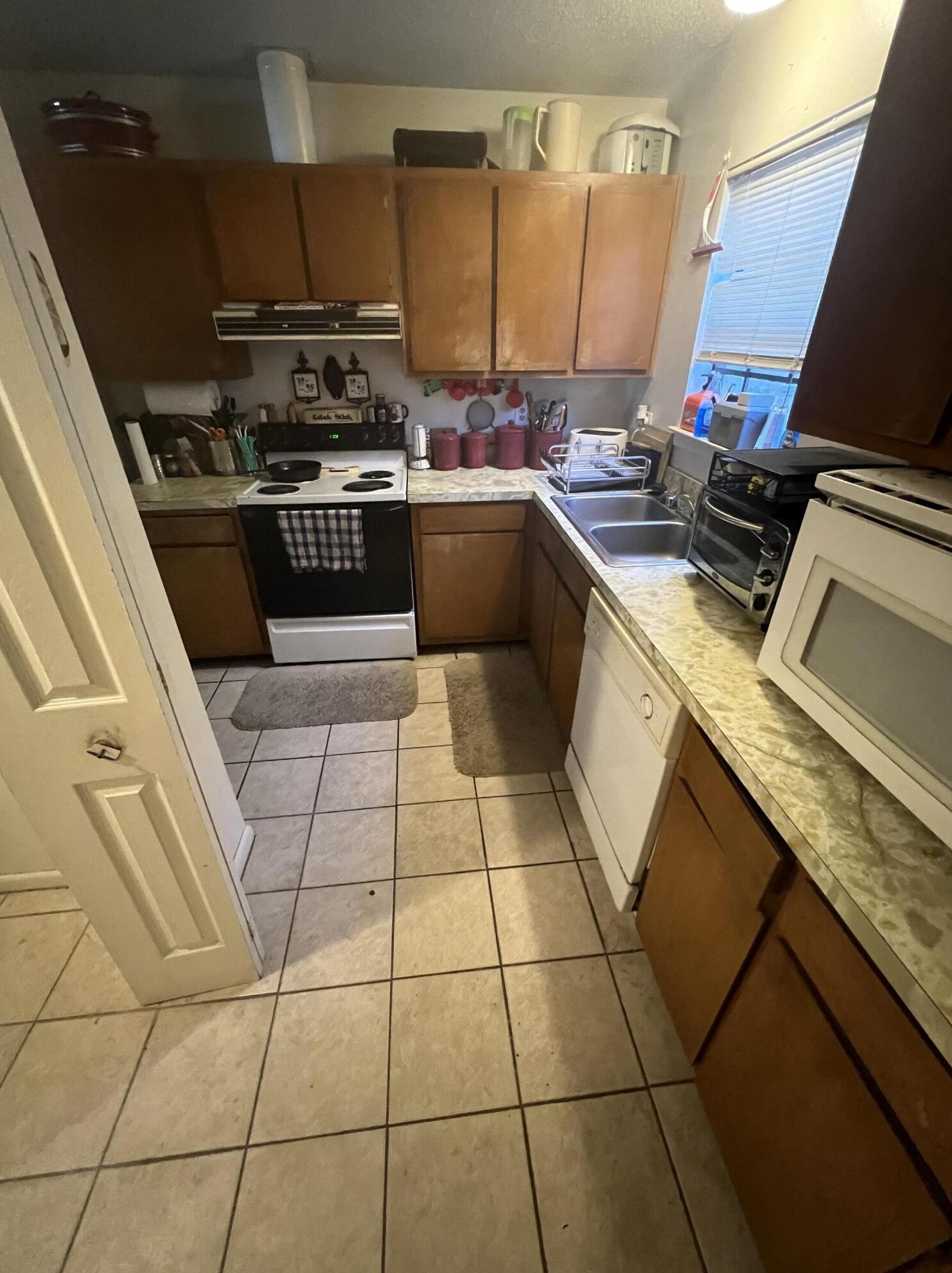 38 11th St #107, Shalimar, FL 32579