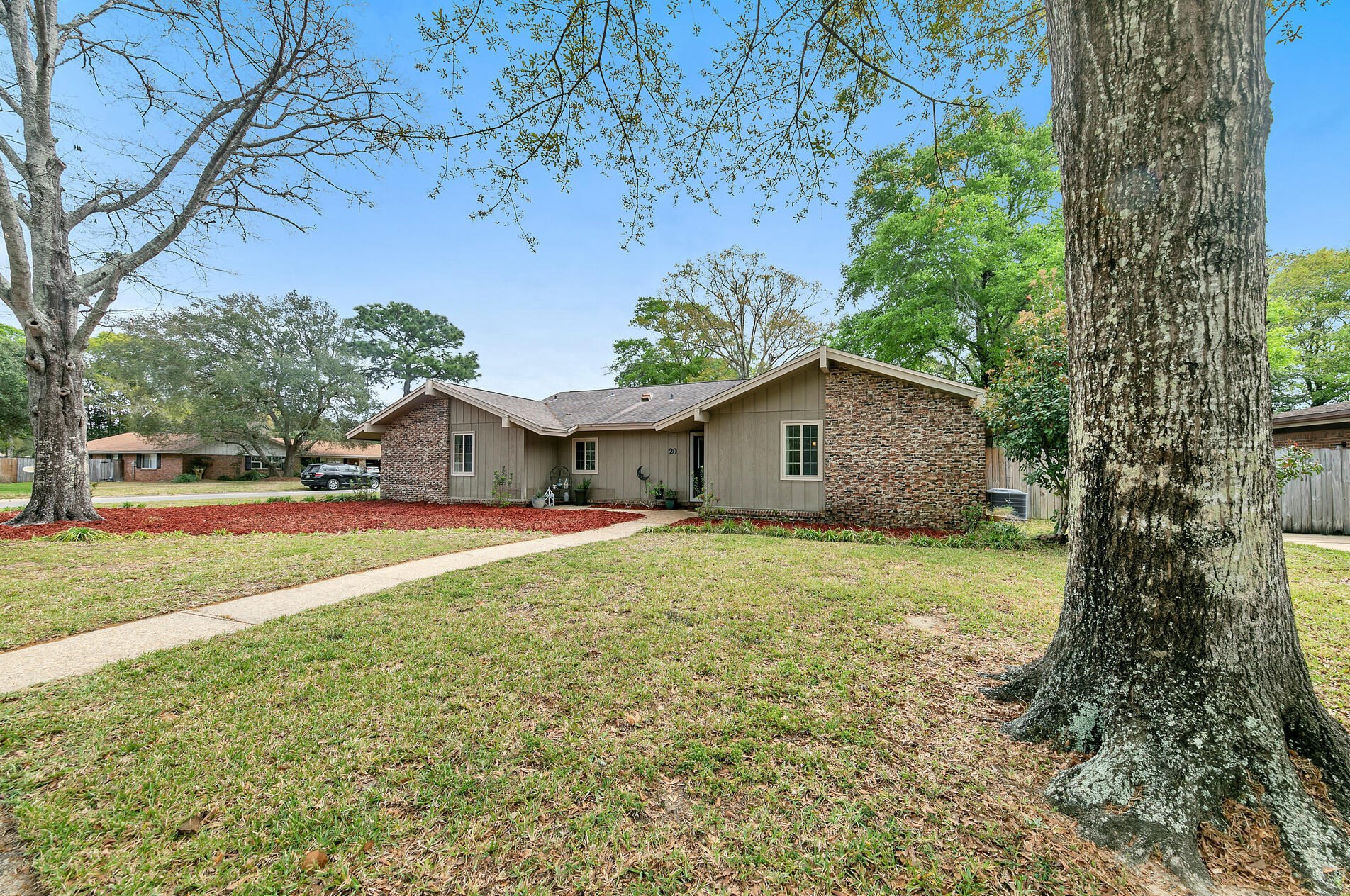 20 Ne Cambridge Ave Ne, Fort Walton Beach, FL 32547