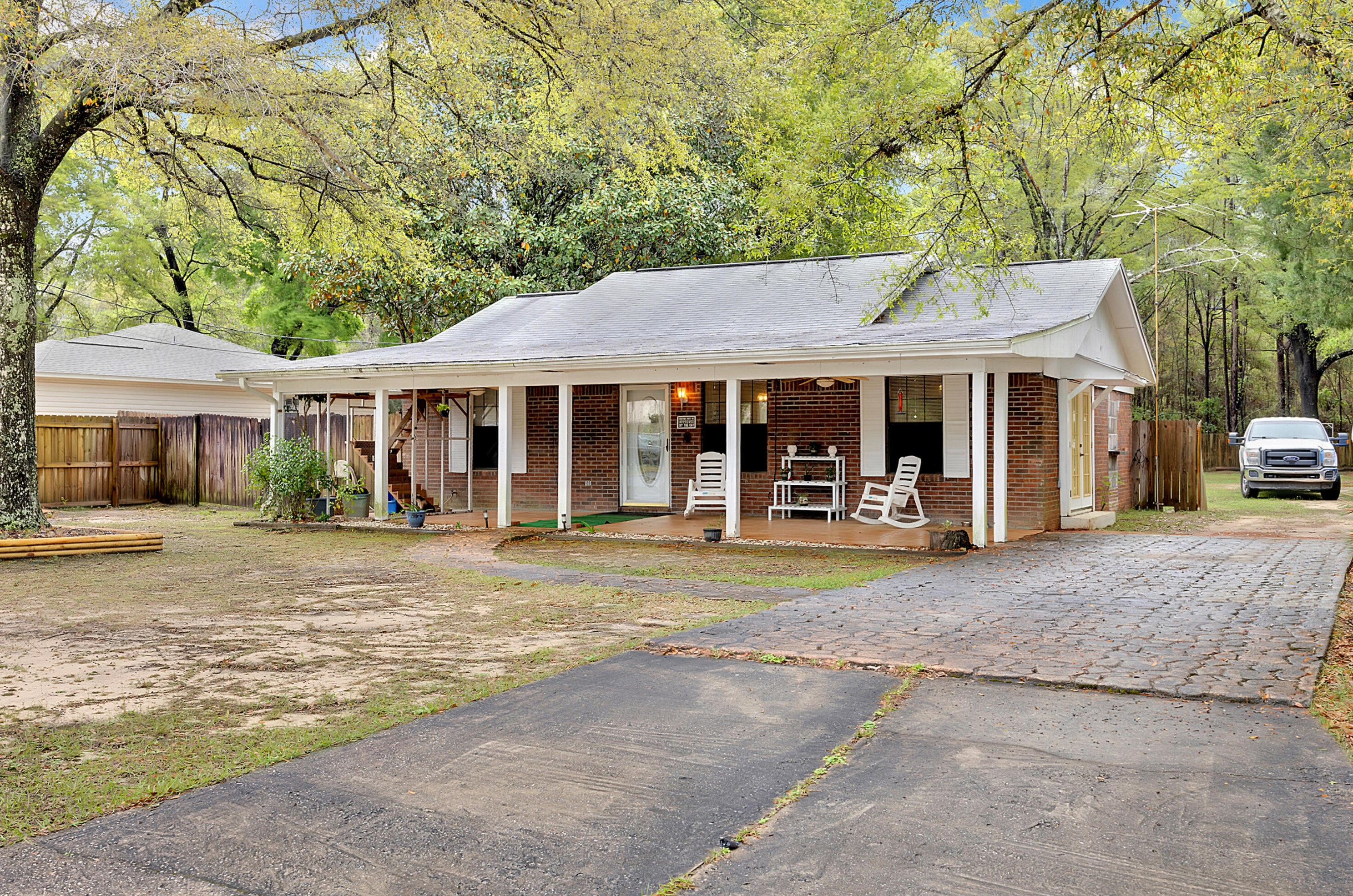 5933 Meadow Ln, Crestview, FL 32539-9125