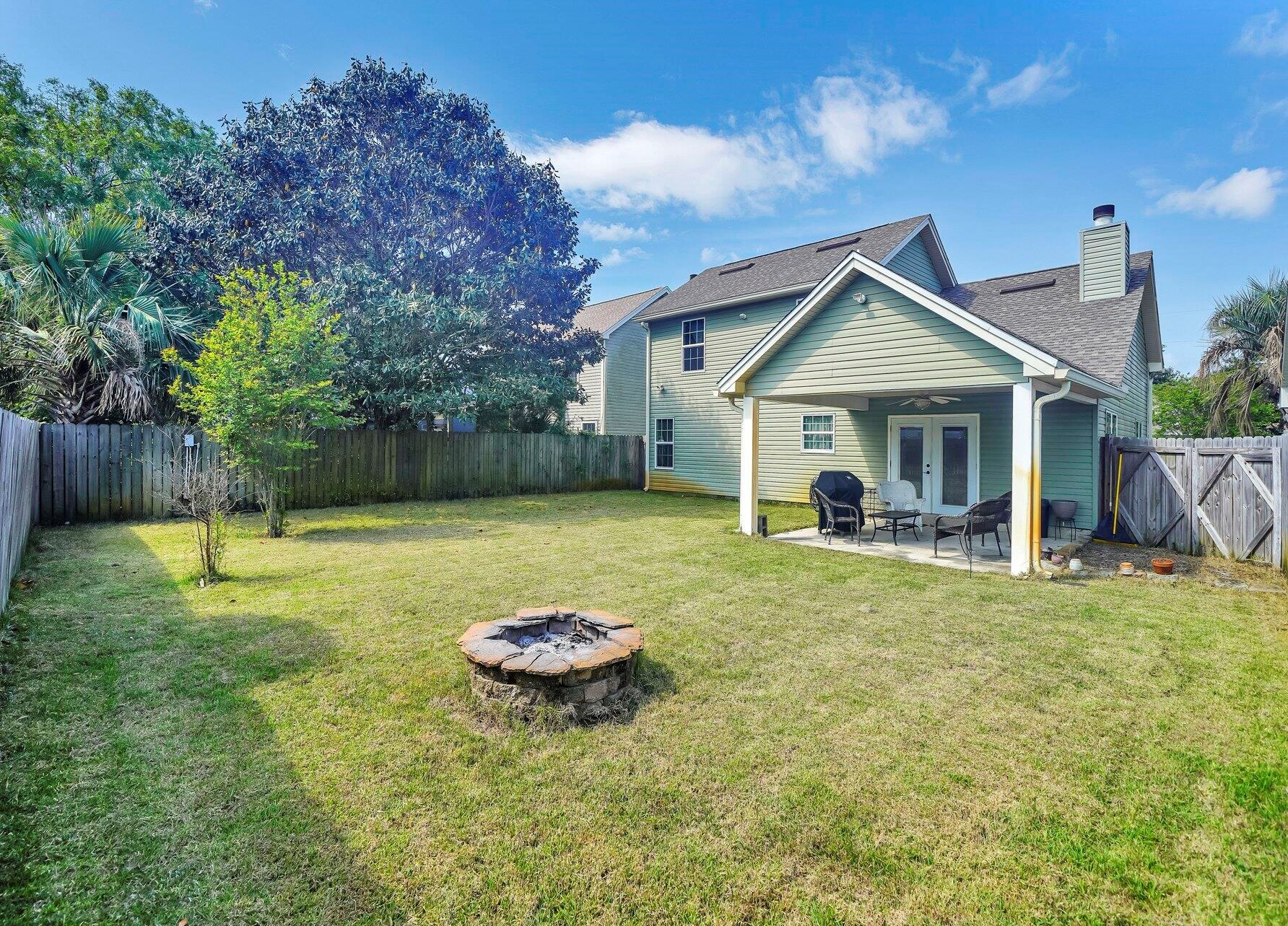 422 Sandy Ridge Cir, Mary Esther FL  32569-2112 exterior