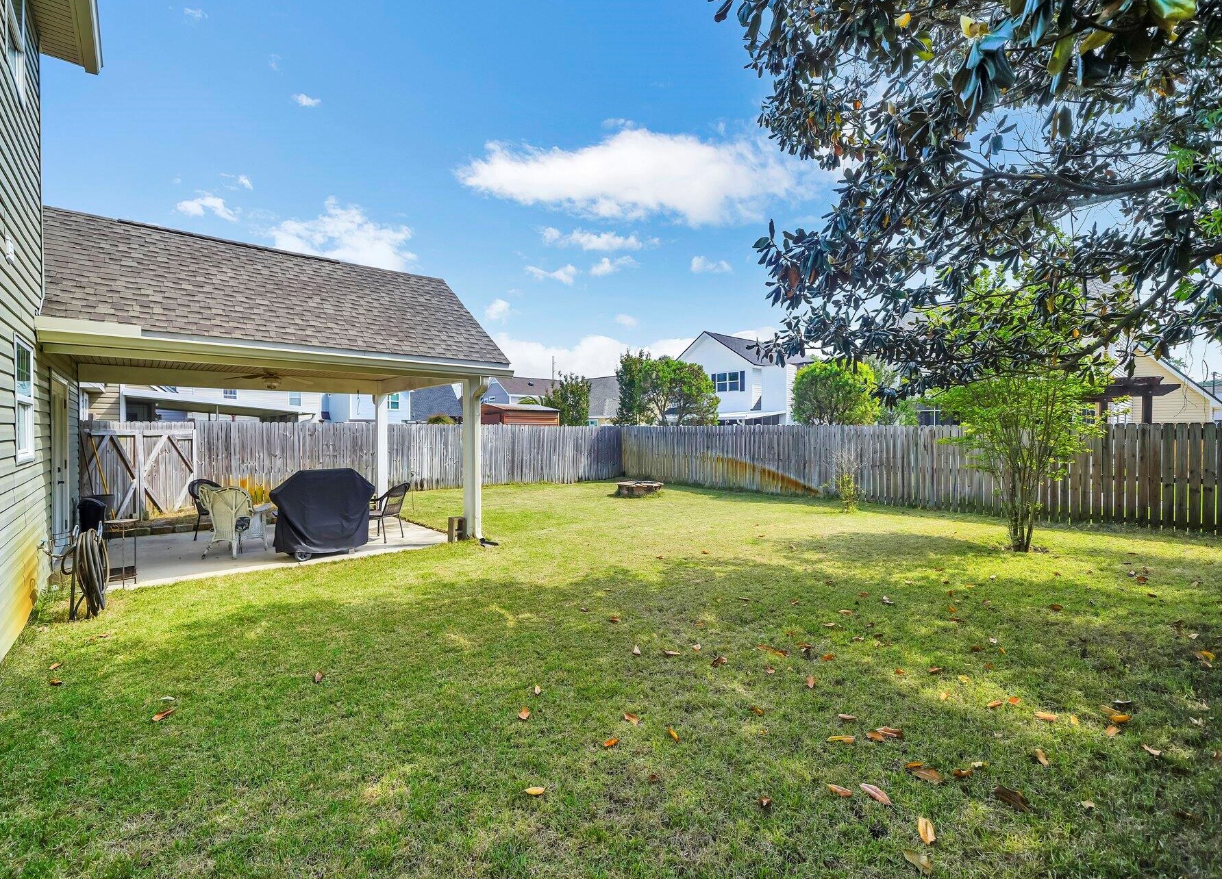 422 Sandy Ridge Cir, Mary Esther FL  32569-2112 exterior