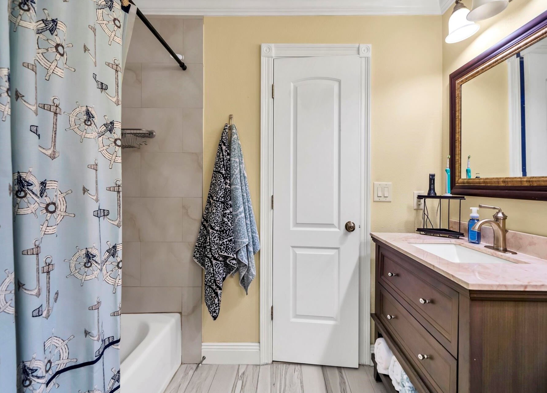 422 Sandy Ridge Cir, Mary Esther FL  32569-2112 exterior