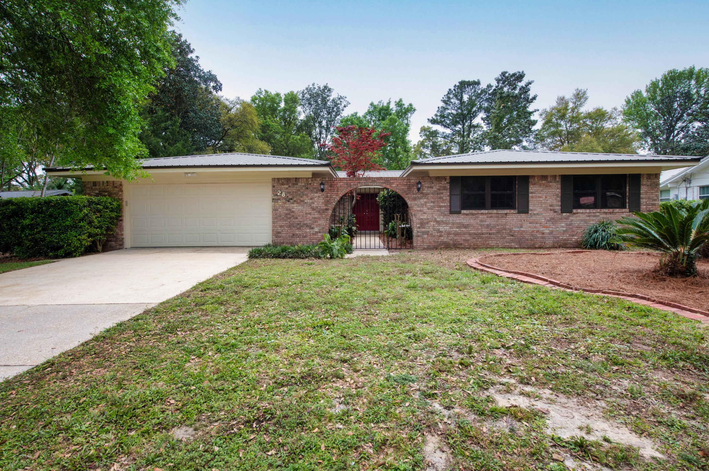 28 Hickory Ave, Shalimar, FL 32579