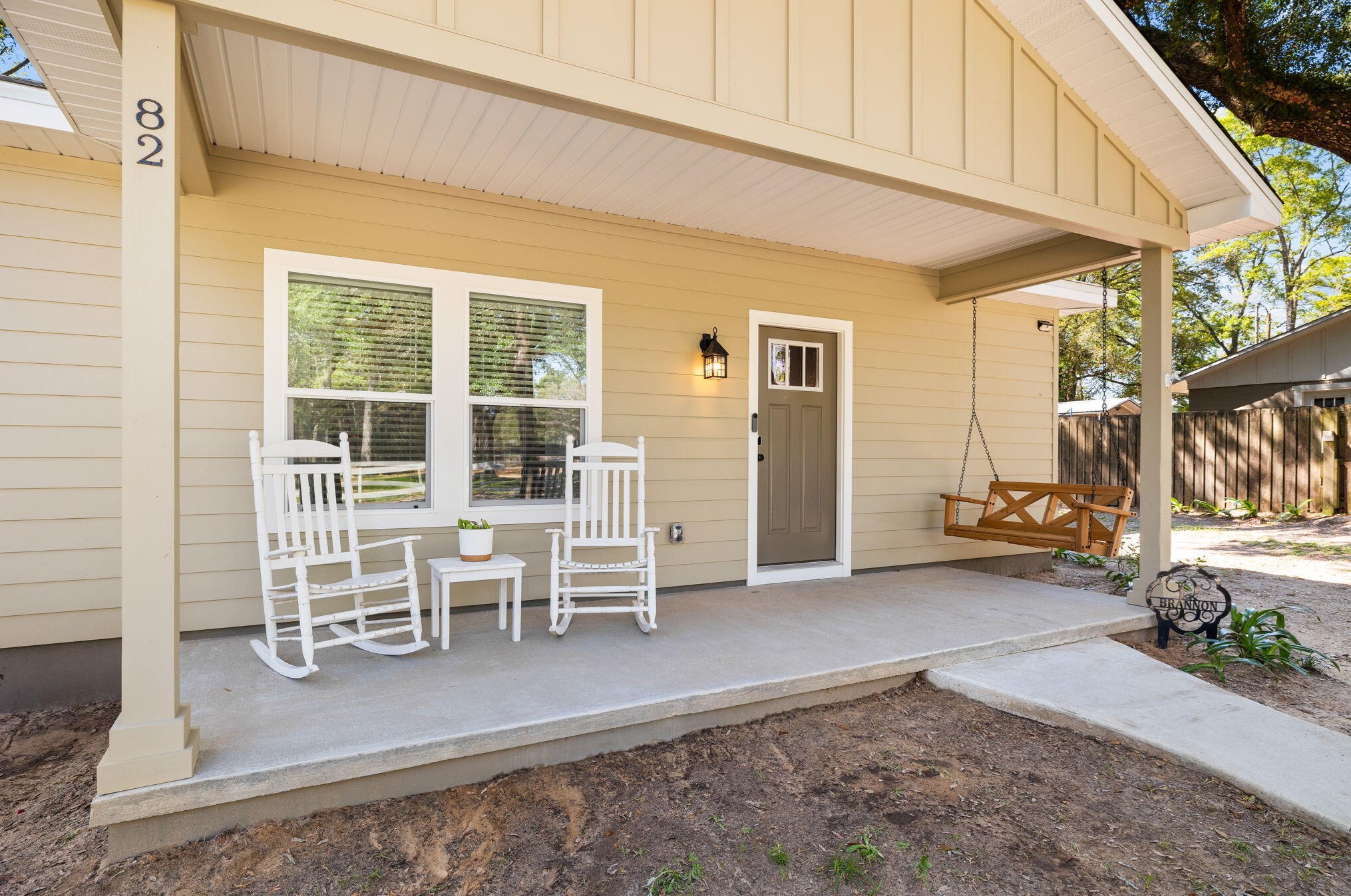 82 Live Oak St, Freeport, FL 32439