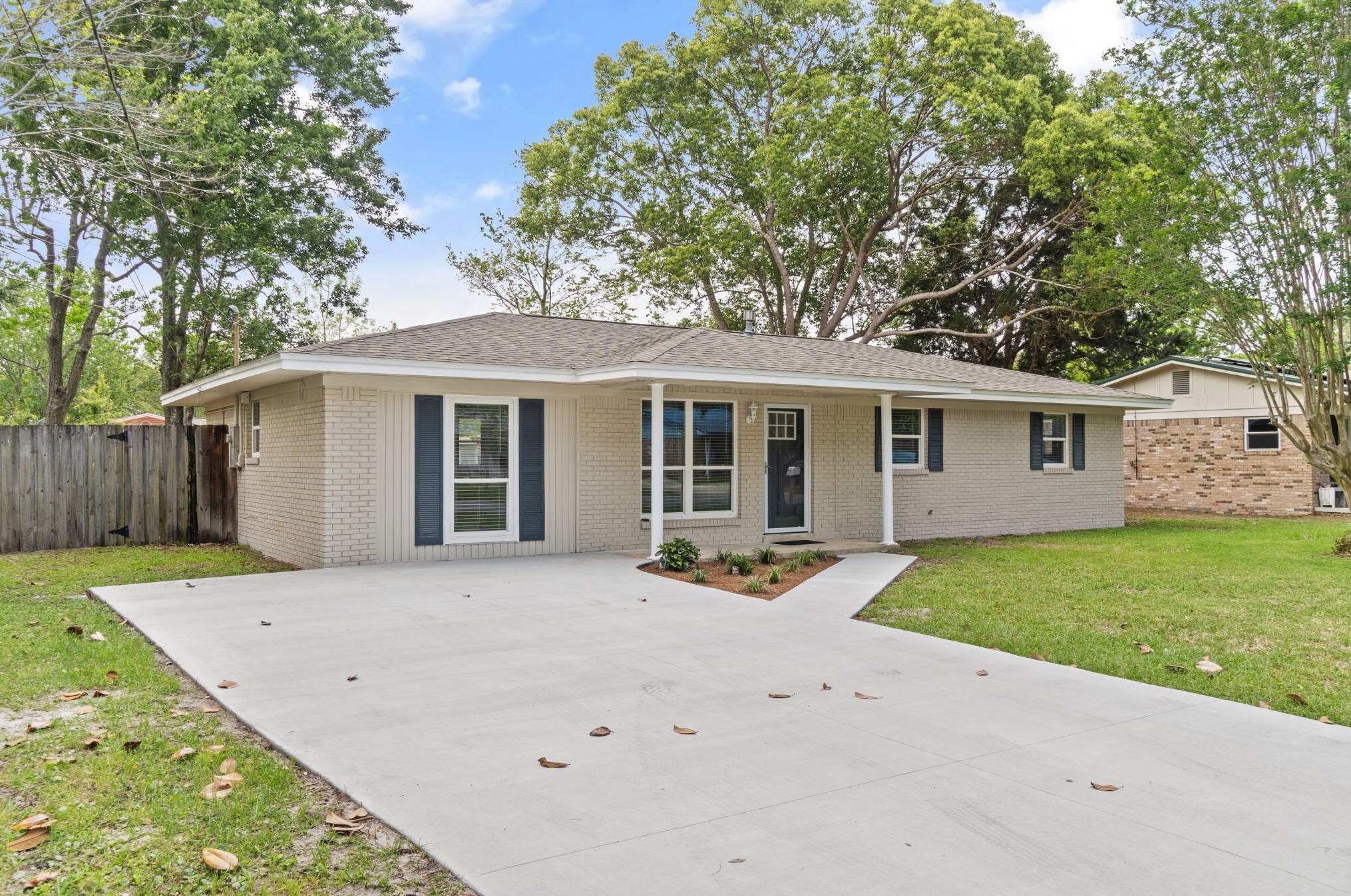 177 Brewer Cir, Mary Esther, FL 32569