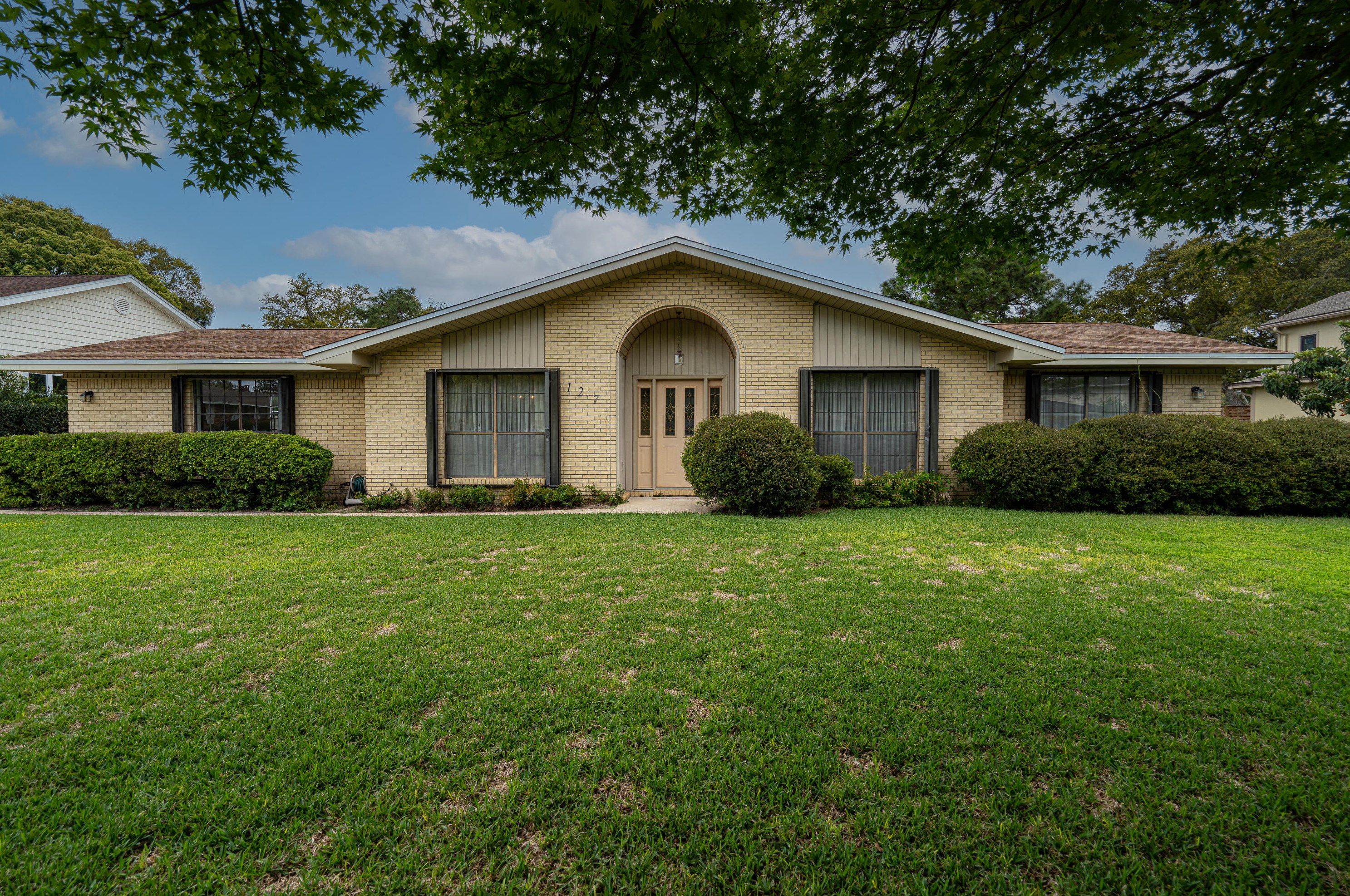 127 Lake Lorraine Cir, Shalimar, FL 32579