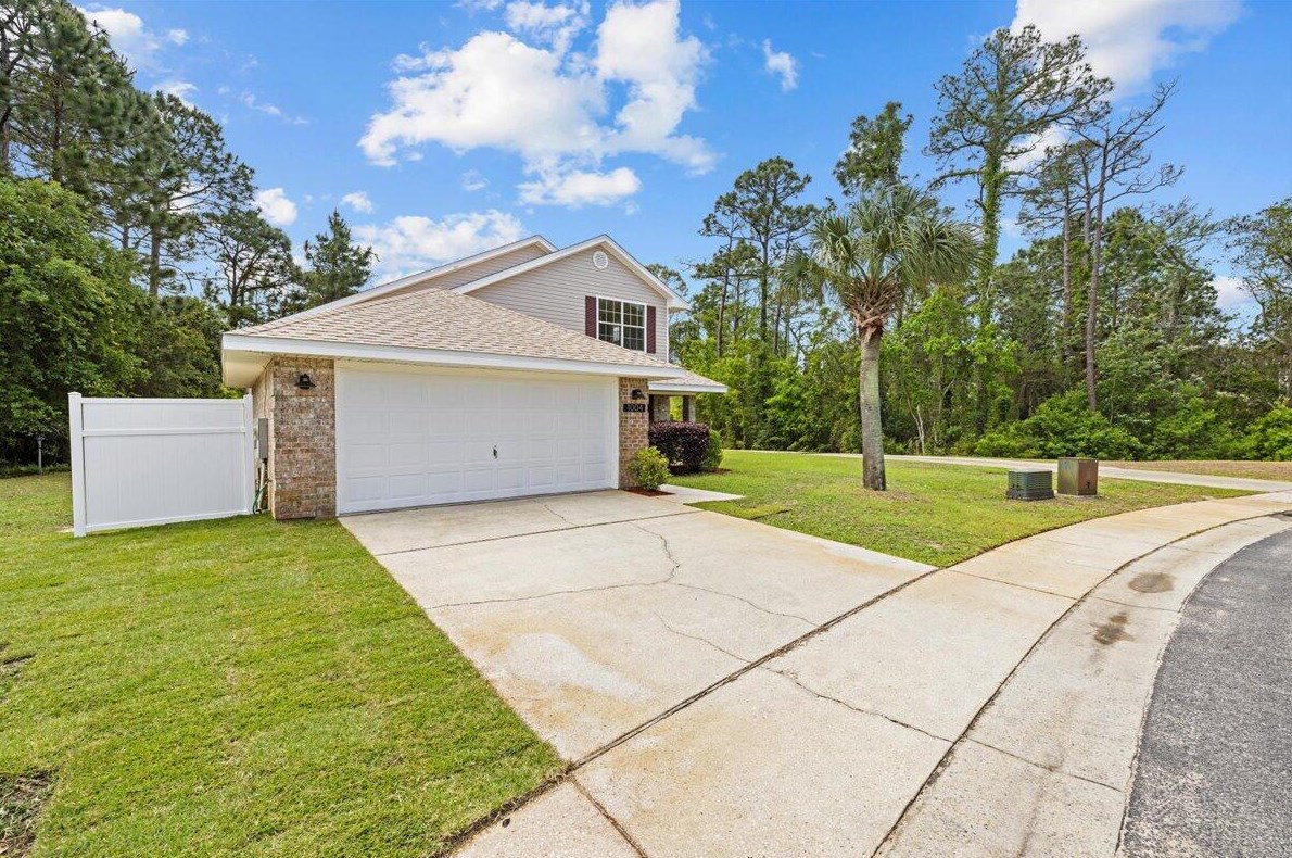 1004 Freeport Ct, Mary Esther, FL 32569-3453