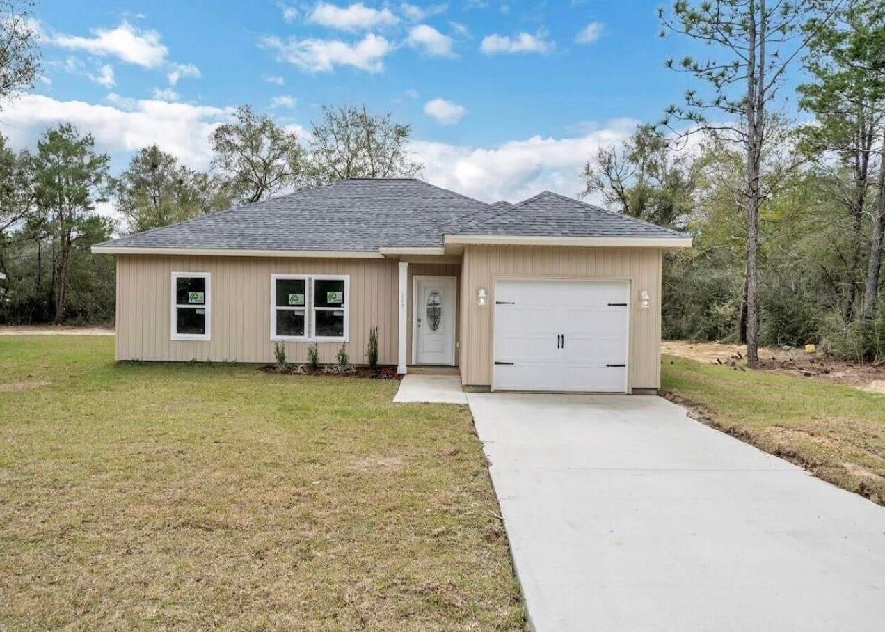 166 E Hibiscus Ave E, Defuniak Springs, FL 32433