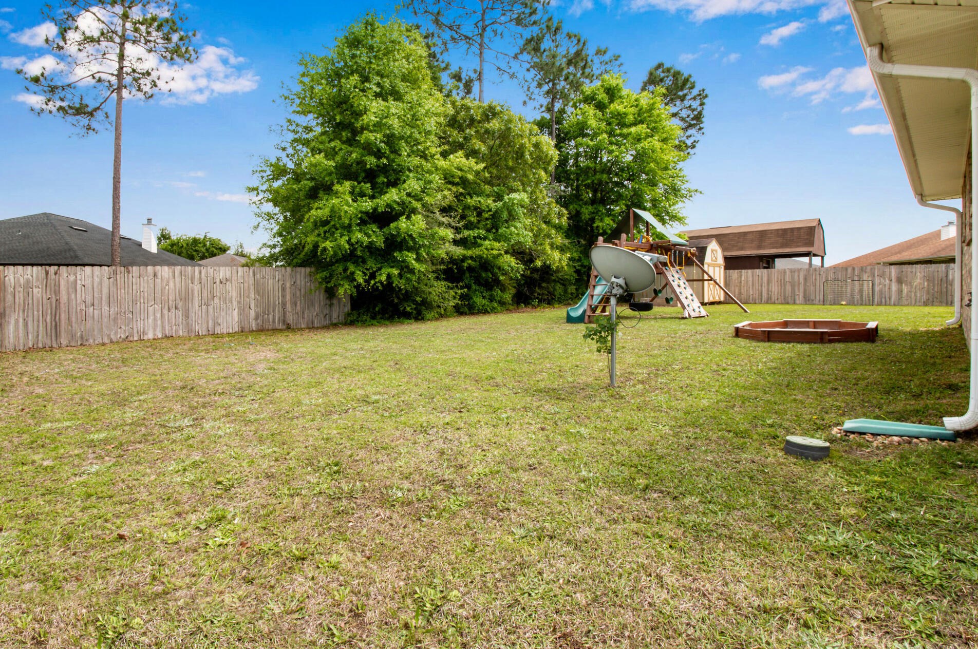 126 Strike Eagle Dr, Crestview FL  32536-2240 exterior