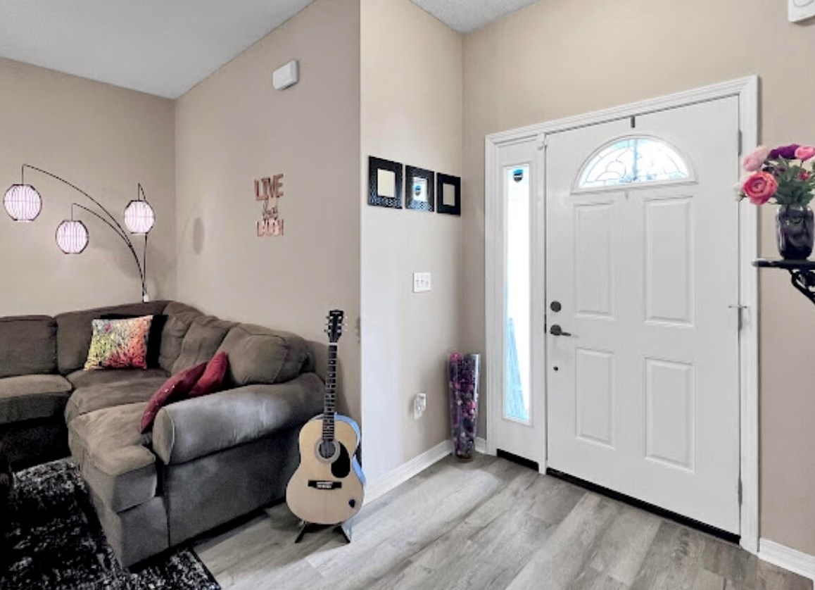 13 Kathleen Dr, Mary Esther, FL 32569-2136