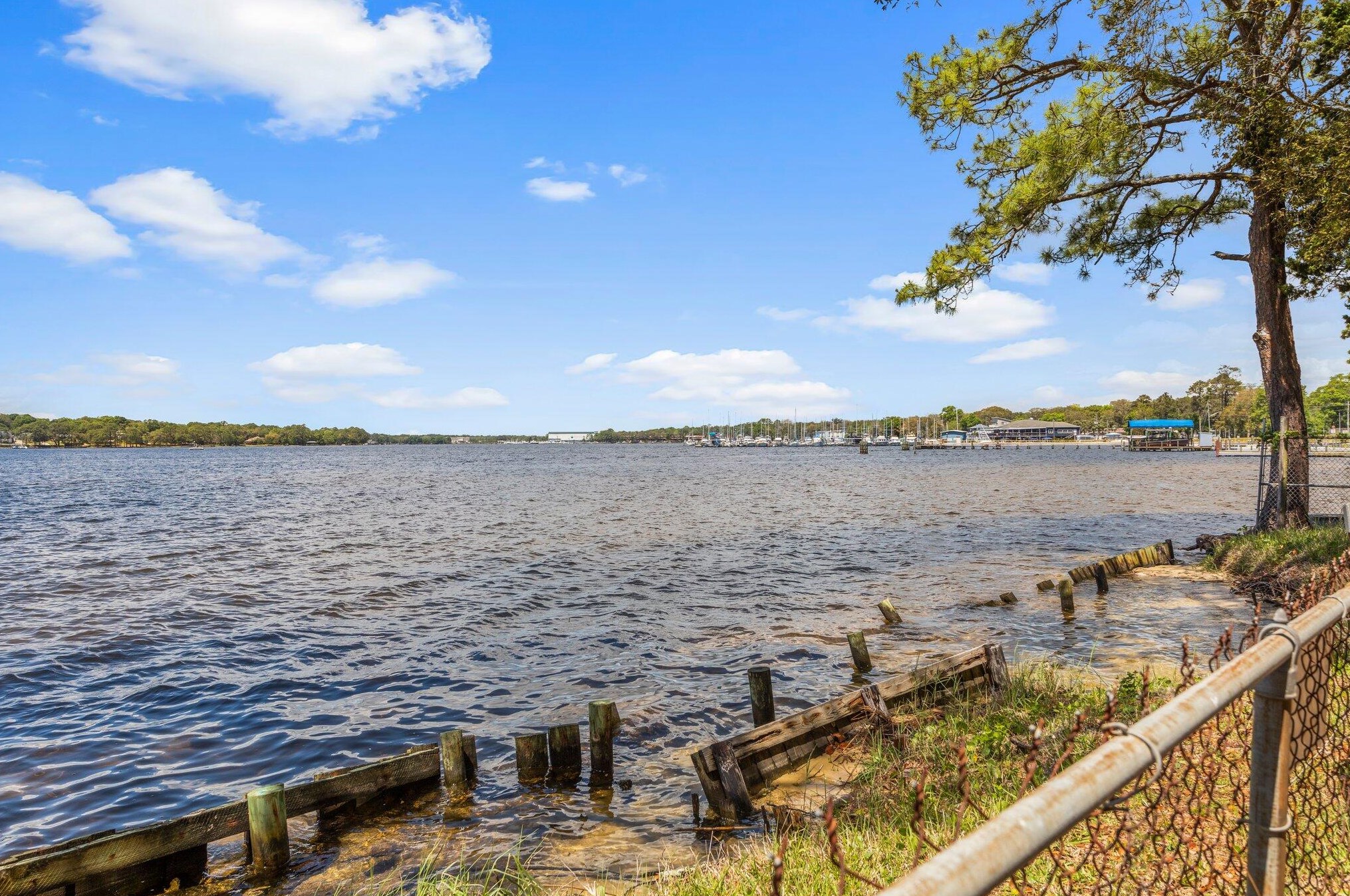 925 Bayshore Dr, Niceville, FL 32578-3002