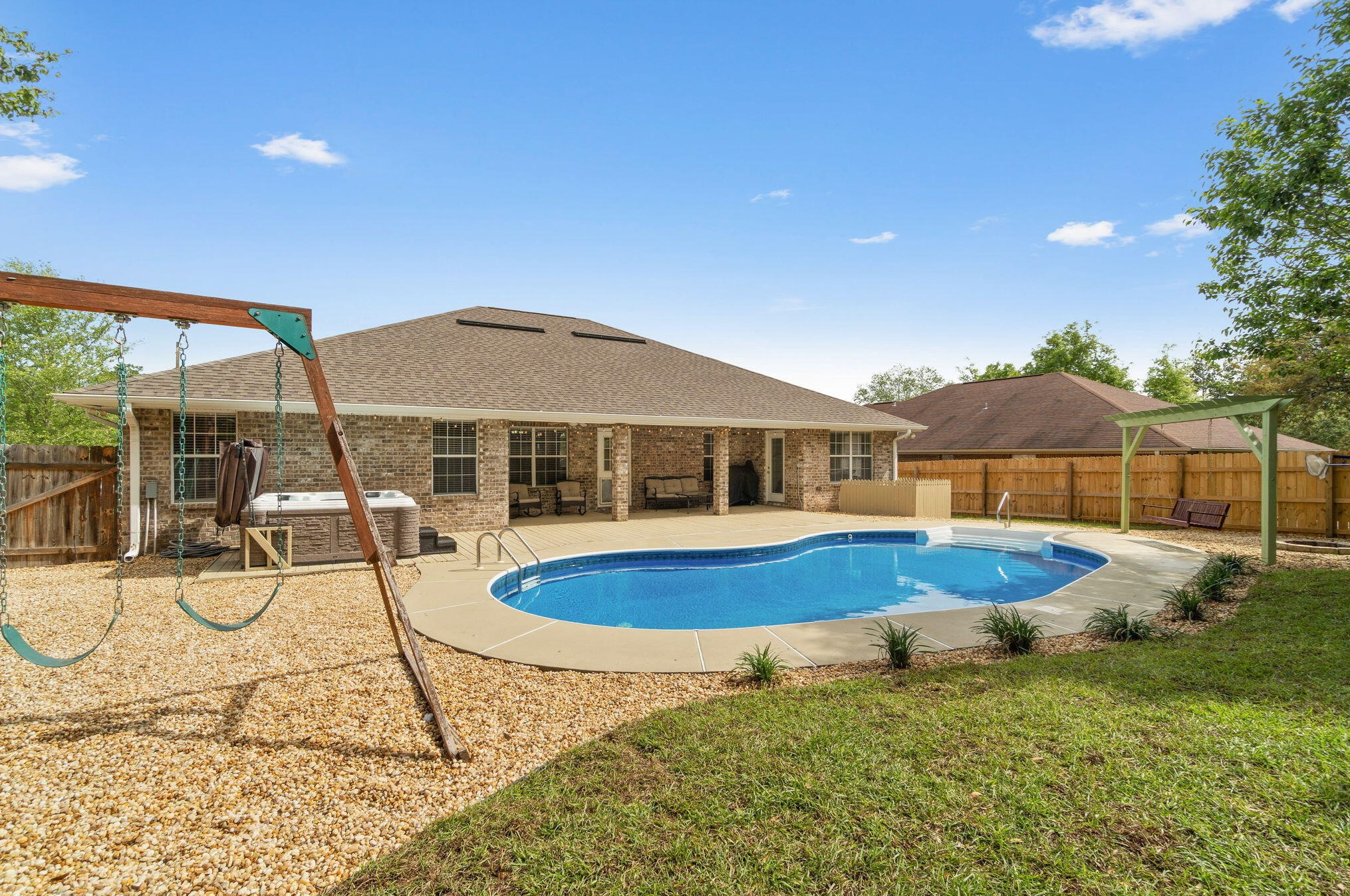 307 Gauntlet Dr, Crestview FL  32539-4366 exterior