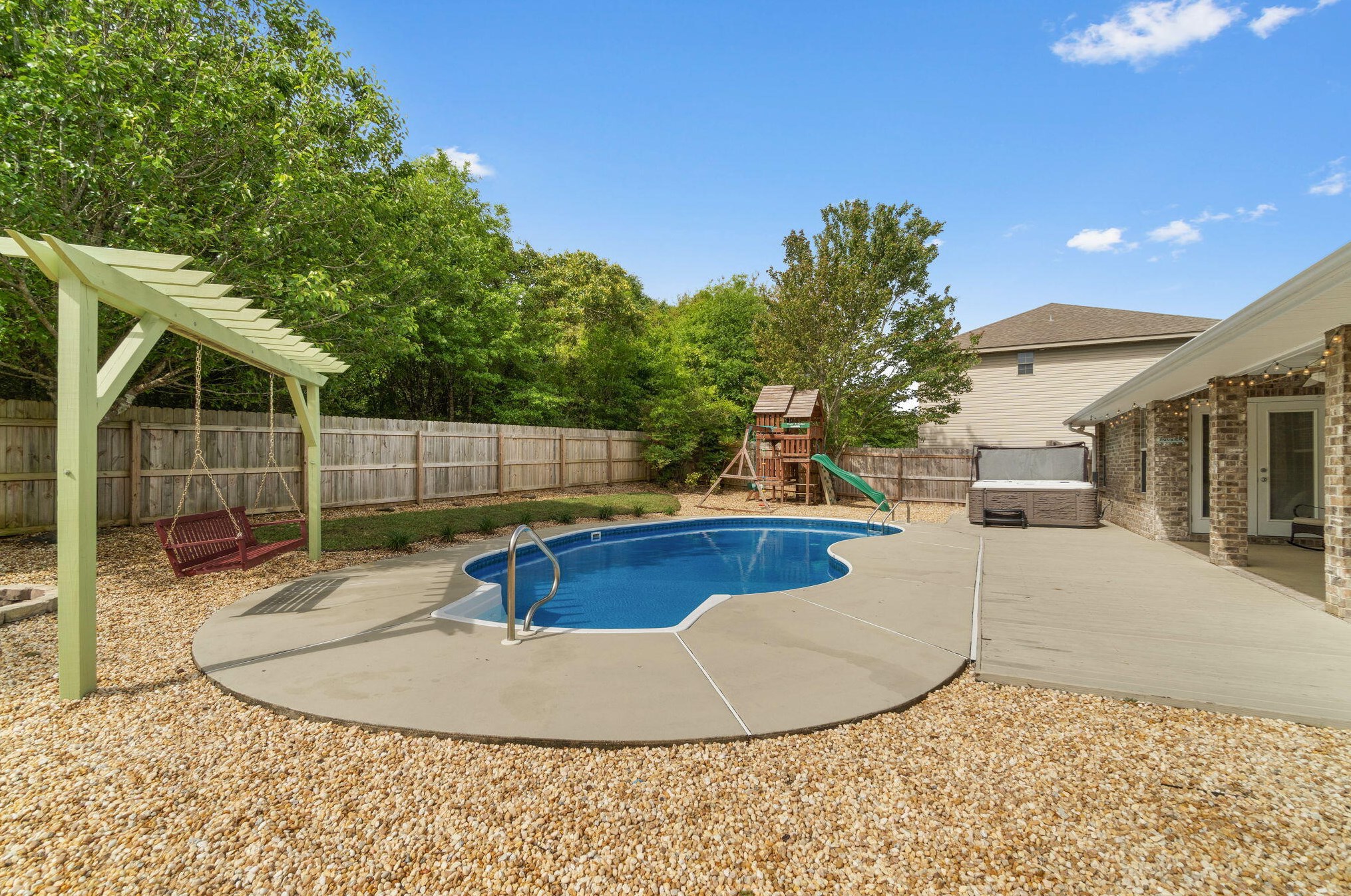 307 Gauntlet Dr, Crestview FL  32539-4366 exterior