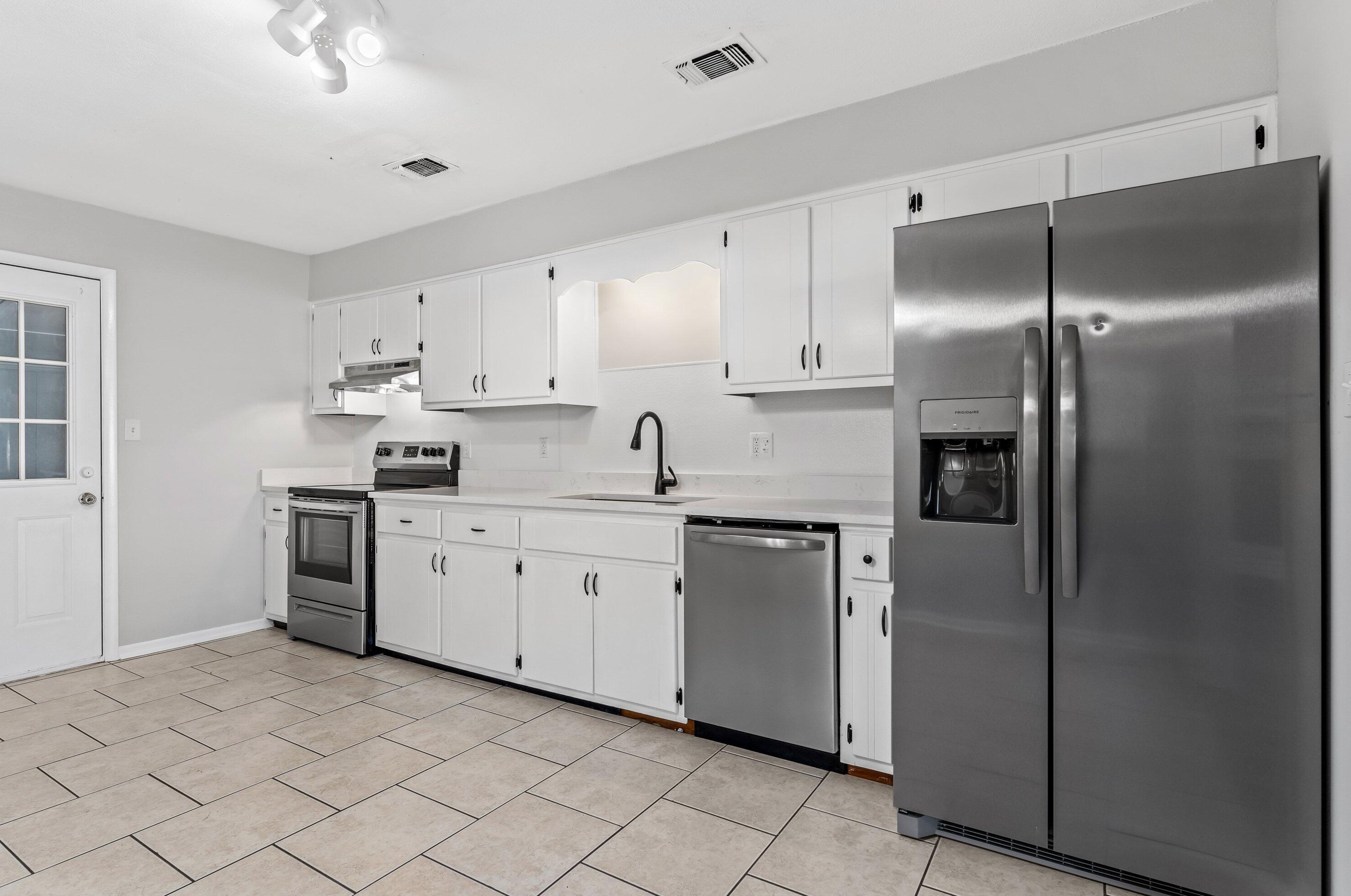 310 Evergreen Dr, Mary Esther, FL 32569