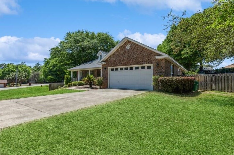 606 Shoal River Dr, Crestview, FL 32539-5721