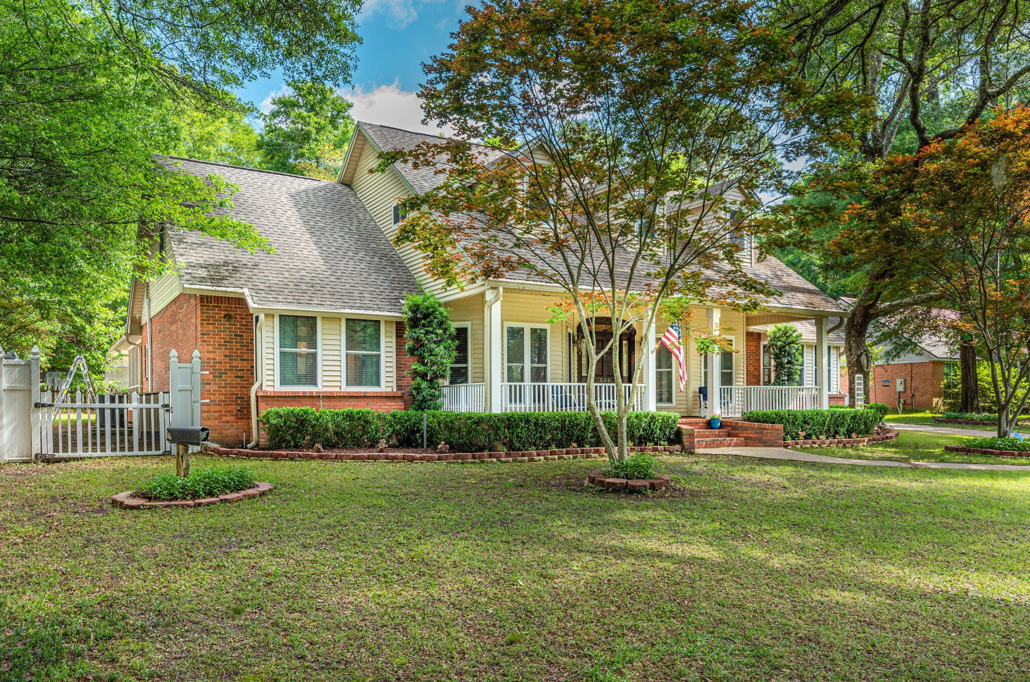 306 Shoal River Dr, Crestview, FL 32539
