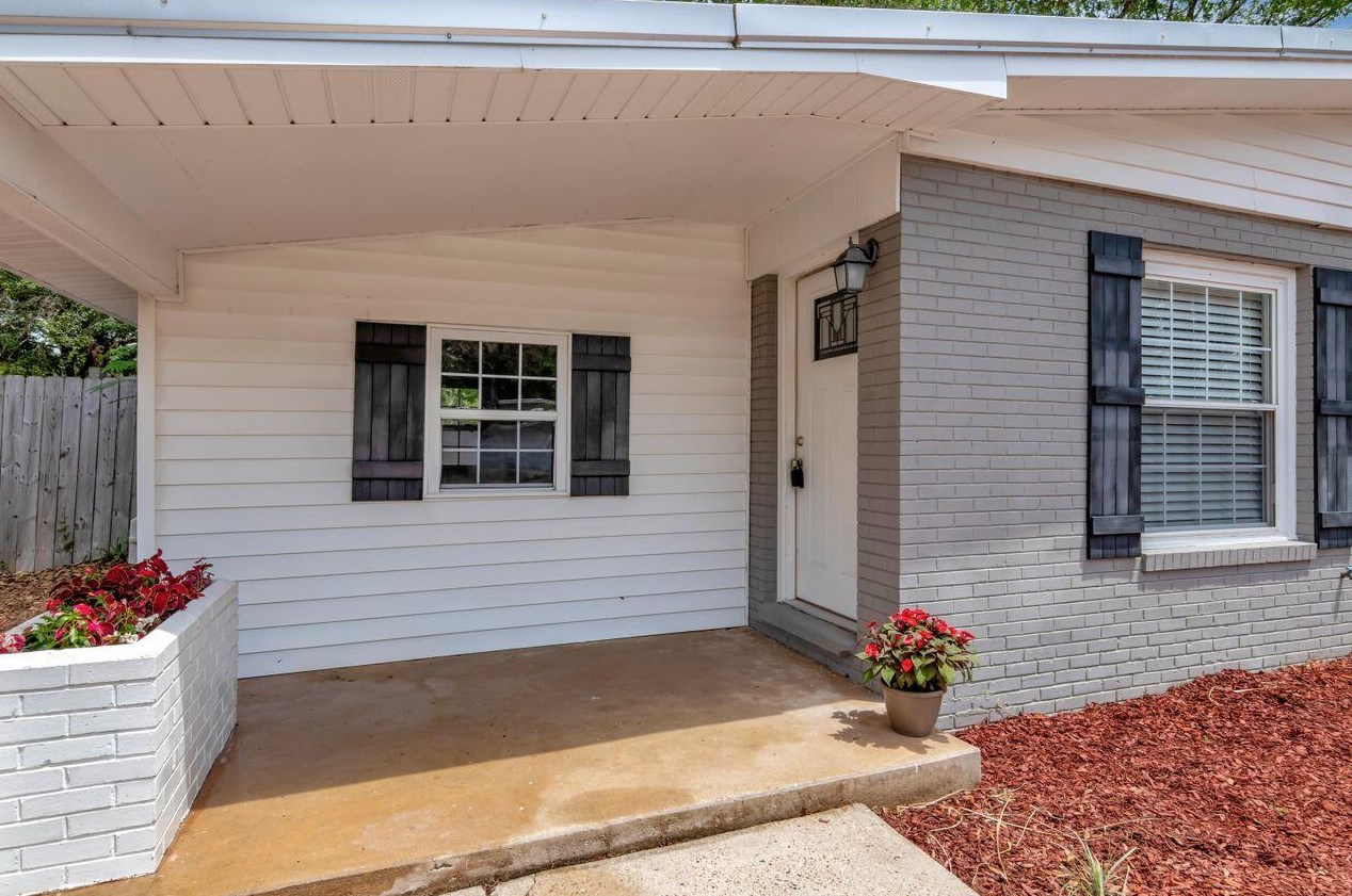 16 Azalea Dr, Mary Esther, FL 32569