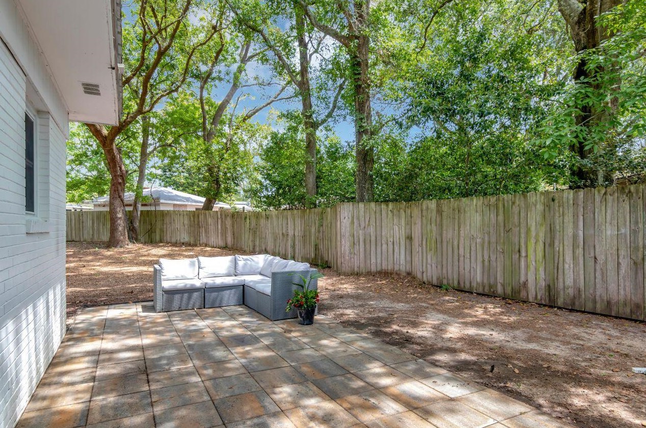 16 Azalea Dr, Mary Esther FL  32569-2054 exterior